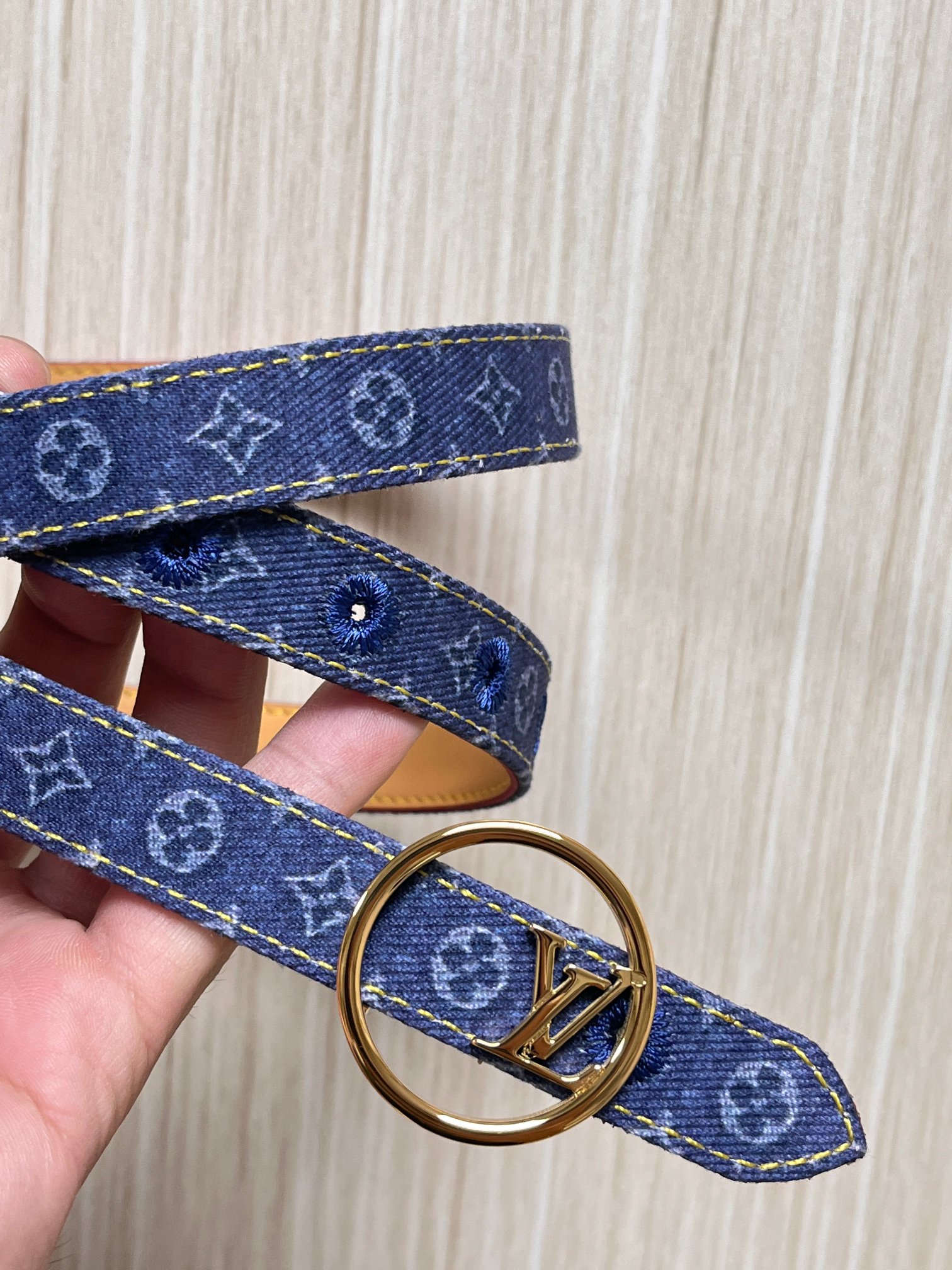 当季新款，- 牛仔篮Monogram 帆布材质，搭配复古做旧的老花印花另一面树高进口牛皮- 更适配日常穿