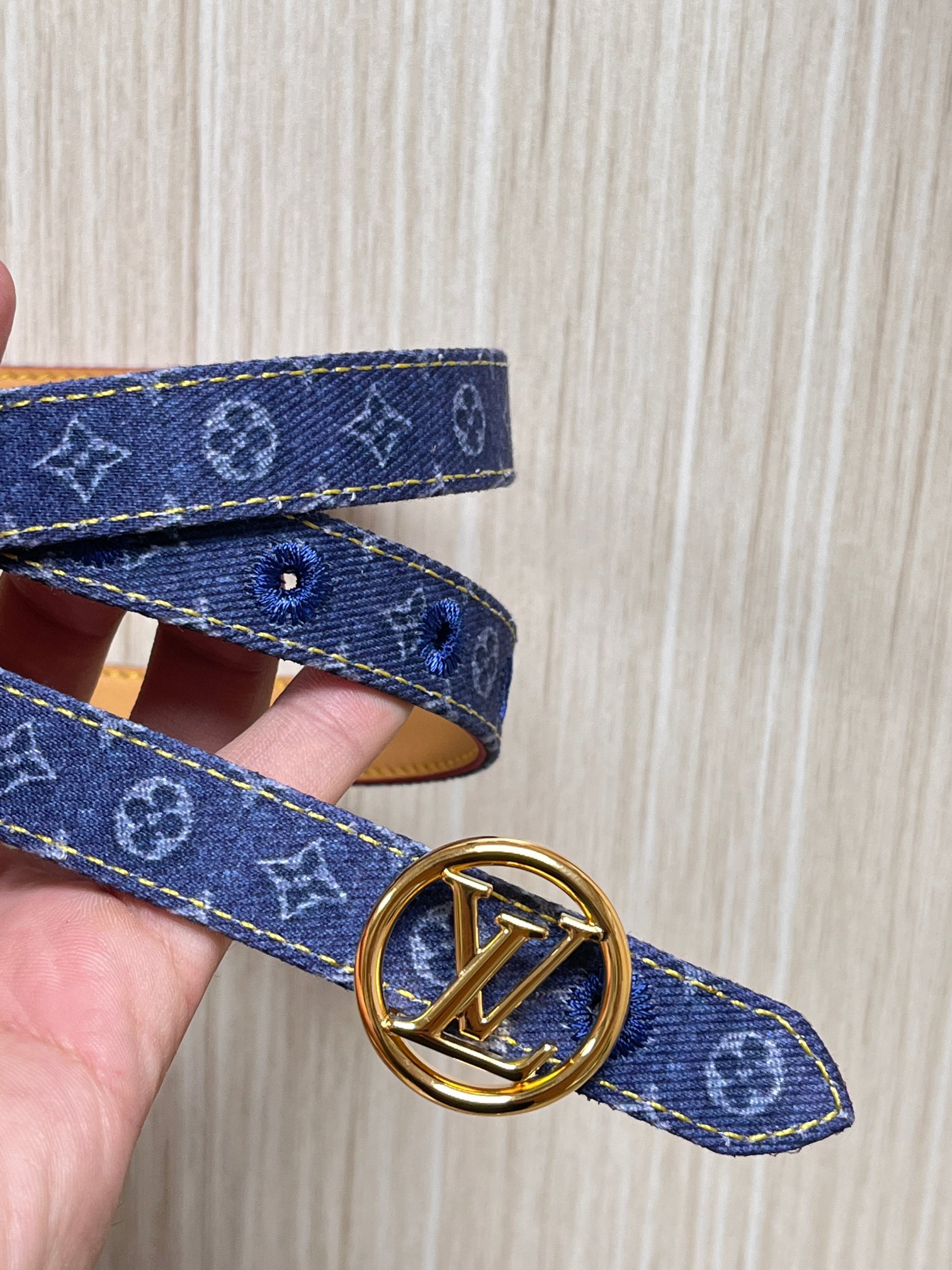 当季新款，- 牛仔篮Monogram 帆布材质，搭配复古做旧的老花印花另一面树高进口牛皮- 更适配日常穿