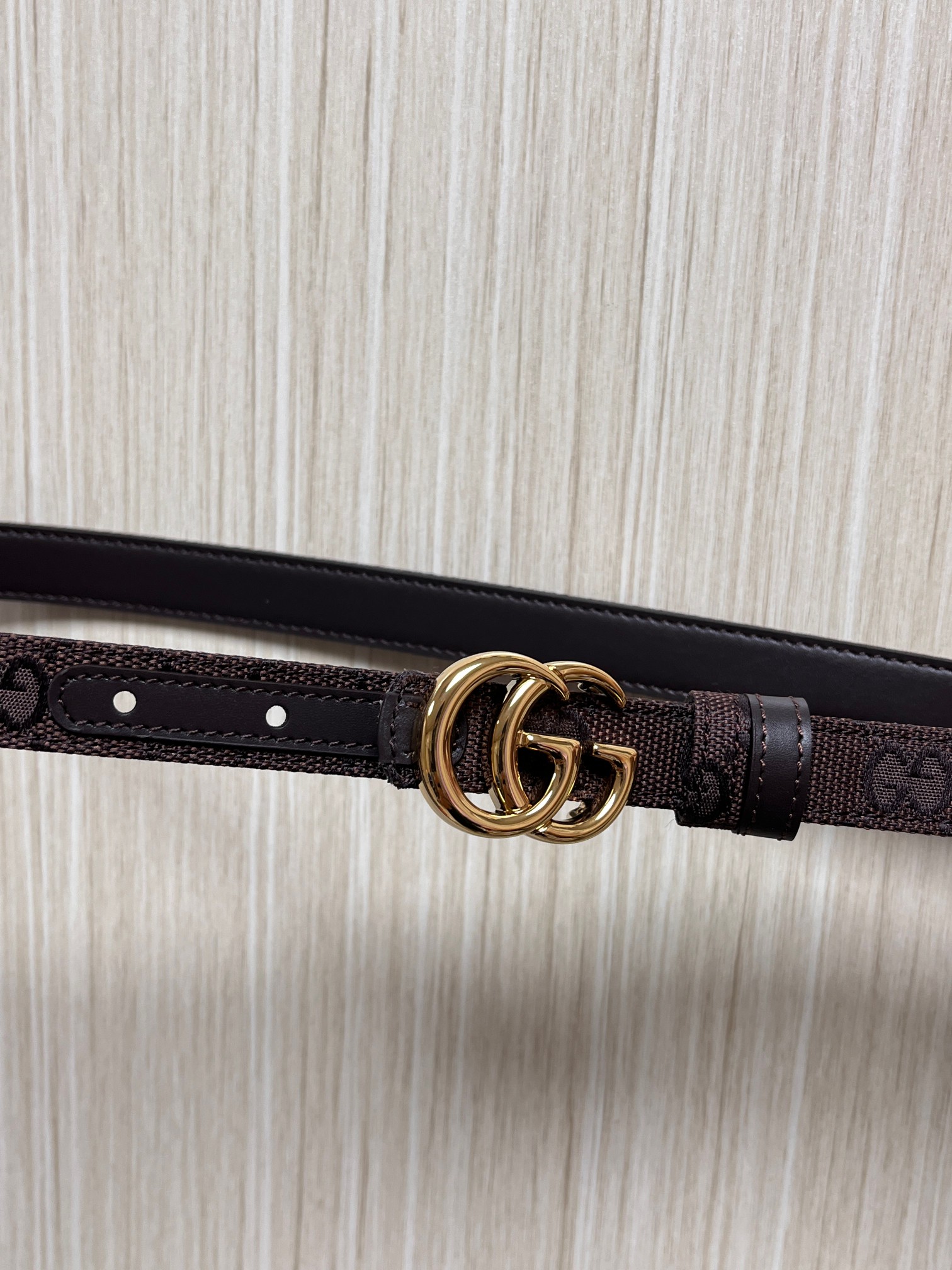 当季新款Generation Gucci古驰世代系列深入探索品牌的典藏元素，将不同世代的设计融合为统一的