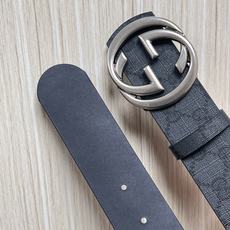 当季新款,款双面腰带配有标志性互扣式双G带扣,经过修饰的轮廓为设计增添了独特的简约风格。 一面为黑灰色GG涂层帆布,另一 当季新款,款双面腰带配有标志性互扣式双G带扣,经过修饰的轮廓为设计增添了独特的简约风格。 一面为黑灰色GG涂层帆布,另一