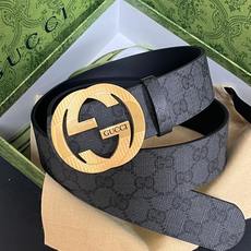 当季新款,款双面腰带配有标志性互扣式双G带扣,经过修饰的轮廓为设计增添了独特的简约风格。 一面为黑灰色GG涂层帆布,另一 当季新款,款双面腰带配有标志性互扣式双G带扣,经过修饰的轮廓为设计增添了独特的简约风格。 一面为黑灰色GG涂层帆布,另一