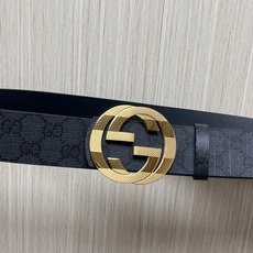 当季新款,款双面腰带配有标志性互扣式双G带扣,经过修饰的轮廓为设计增添了独特的简约风格。 一面为黑灰色GG涂层帆布,另一 当季新款,款双面腰带配有标志性互扣式双G带扣,经过修饰的轮廓为设计增添了独特的简约风格。 一面为黑灰色GG涂层帆布,另一
