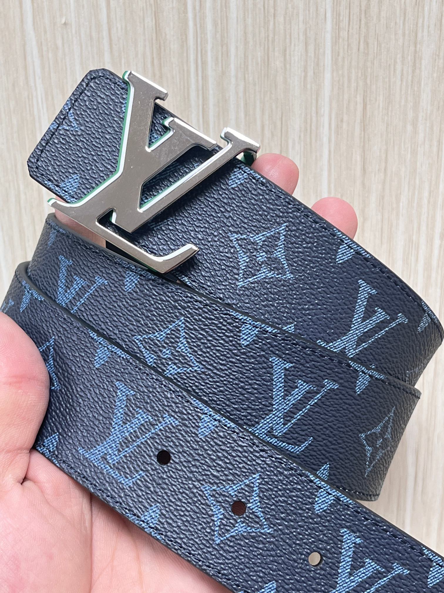 当季新款，蓝老花双面腰带- ，男士标准，午夜蓝Monogram帆布，黑底色搭配浅蓝老花，低调内敛，远看接近黑色，近看才能