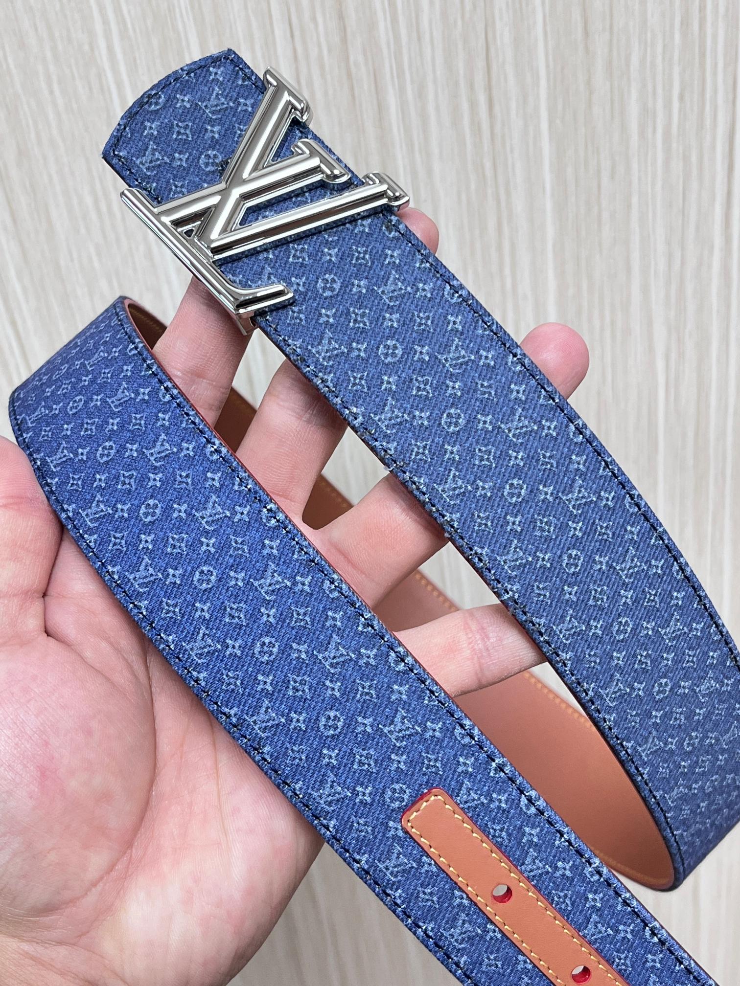 当季新款Monogram丹宁布,经过水洗做旧处理,布满细密的袖珍老花图案,搭配特殊反光工艺,光线照射下会呈现低调的闪耀效 当季新款Monogram丹宁布,经过水洗做旧处理,布满细密的袖珍老花图案,搭配特殊反光工艺,光线照射下会呈现低调的闪耀效