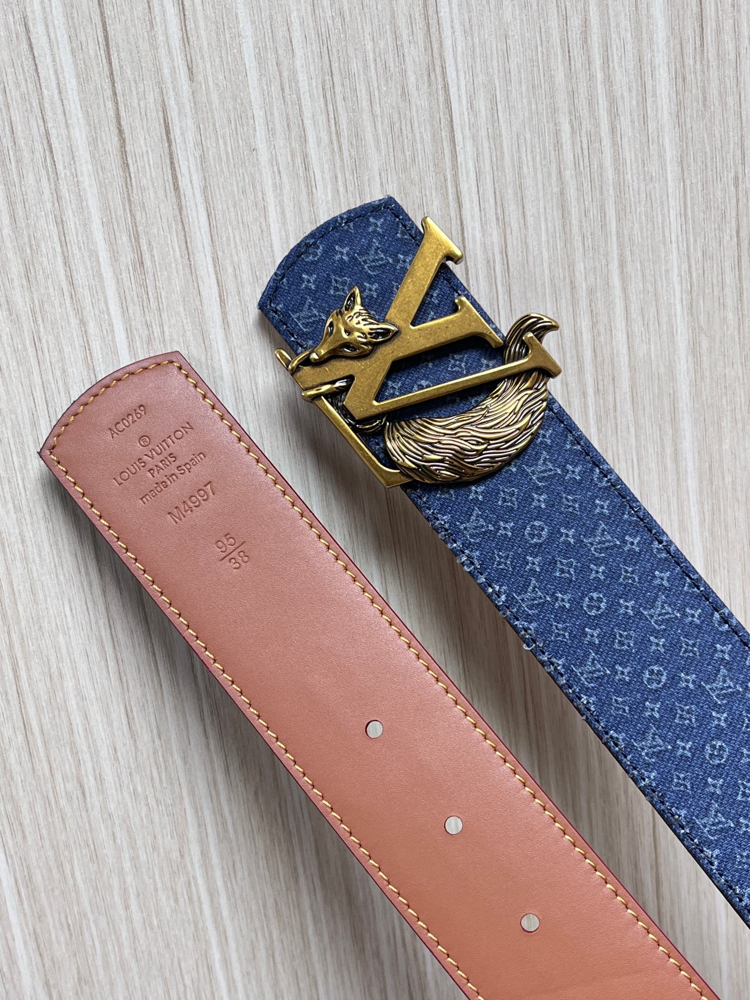 当季新款Monogram丹宁布，经过水洗做旧处理，布满细密的袖珍老花图案，搭配特殊反光工艺，光线照射下会呈现低调的闪耀效