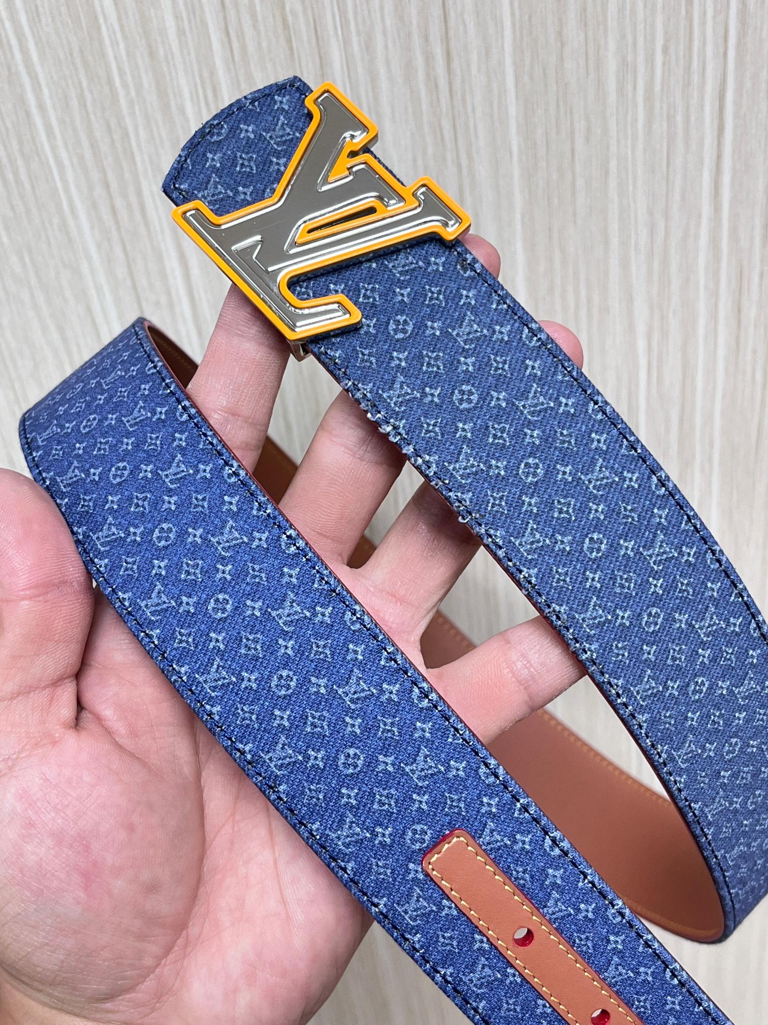 当季新款Monogram丹宁布,经过水洗做旧处理,布满细密的袖珍老花图案,搭配特殊反光工艺,光线照射下会呈现低调的闪耀效 当季新款Monogram丹宁布,经过水洗做旧处理,布满细密的袖珍老花图案,搭配特殊反光工艺,光线照射下会呈现低调的闪耀效