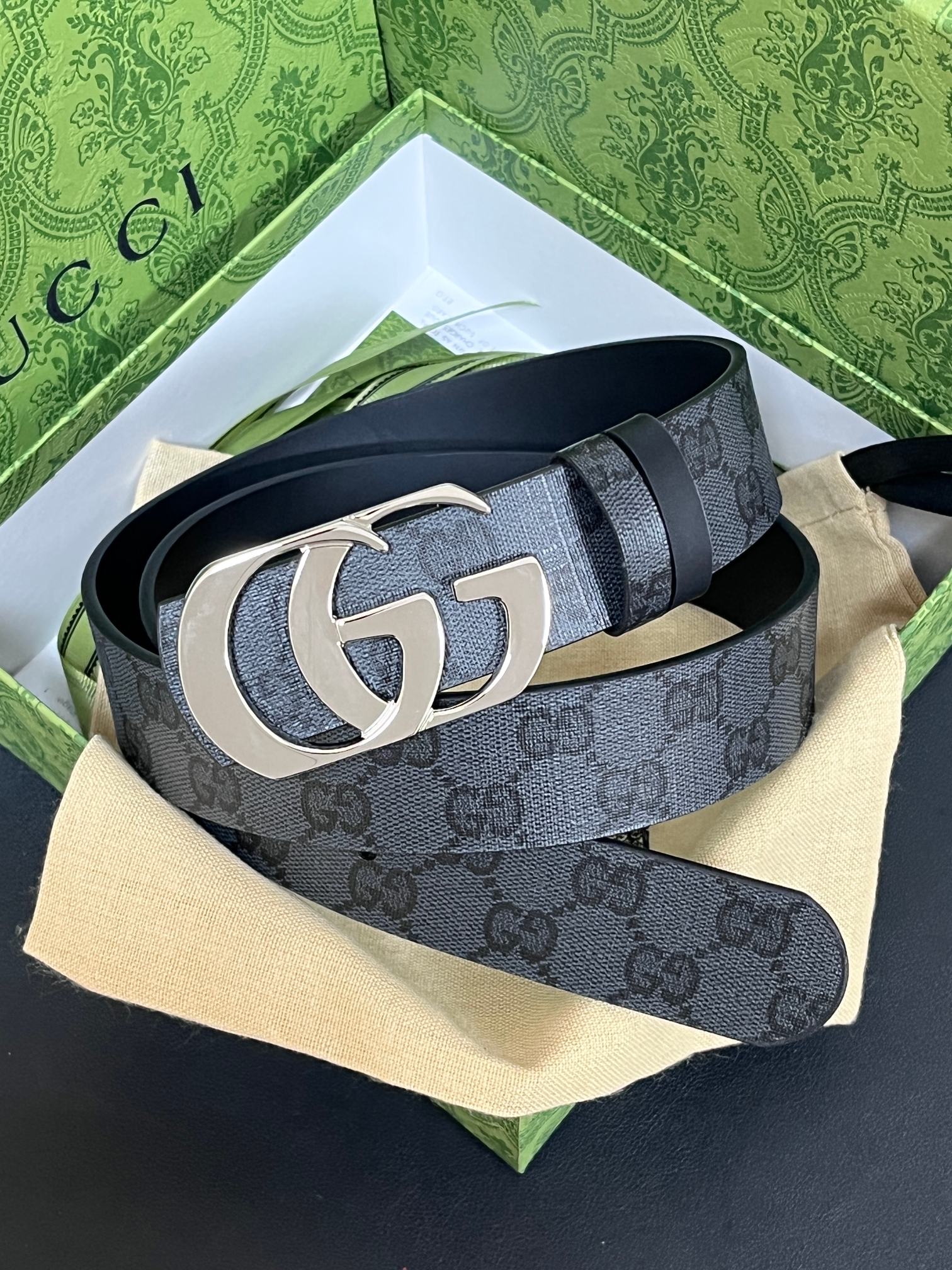当季新款，黑灰帆布，进口小牛皮皮，做过精细，，3.5灰防。