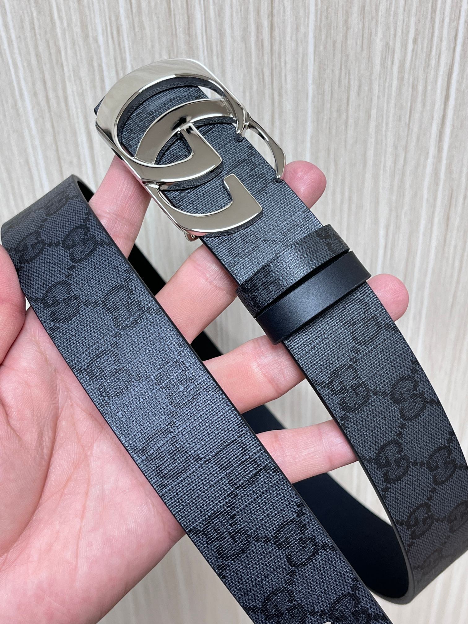 当季新款，黑灰帆布，进口小牛皮皮，做过精细，，3.5灰防。