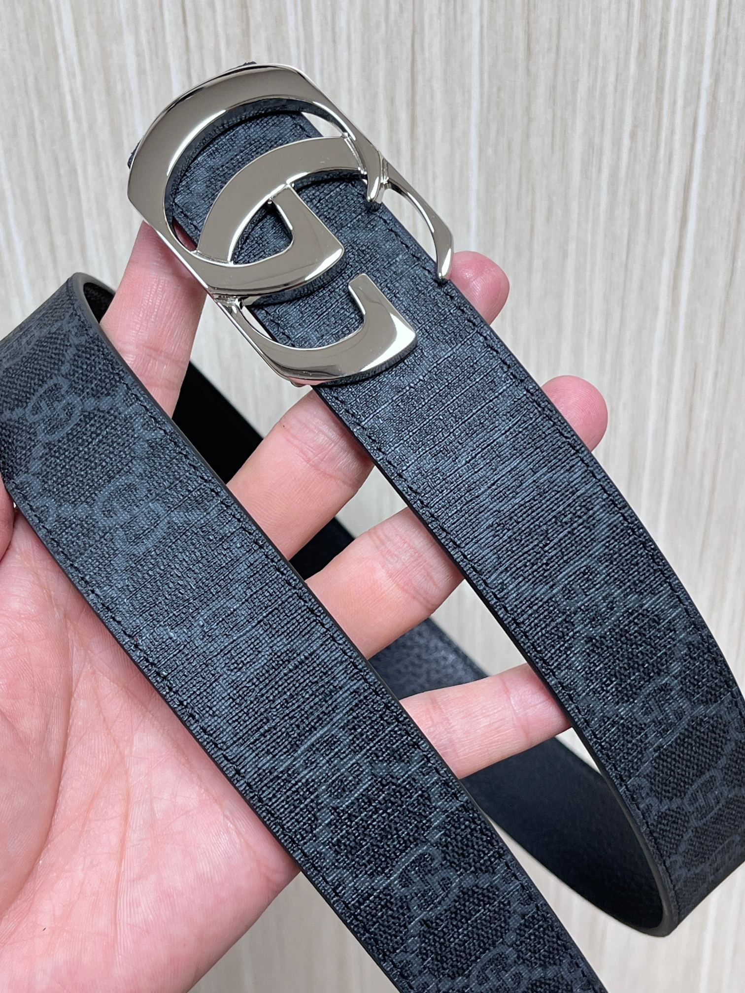 当季新款，黑放帆布，进口小牛皮皮，做过精细，，3.5黑防。