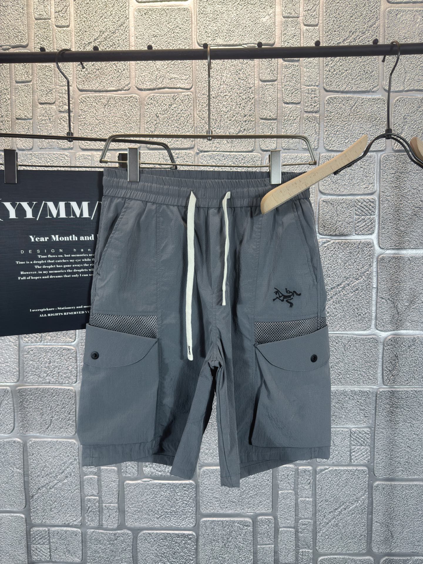 NO:454947,Archaeopteryx 2025 spring and summer new casual shorts!  The official website is released simultaneously. Customized brand classic logo, customized fabric, excellent comfort, strong hand touch. Extremely recognizable, perfect quality craftsmanship. Two colors Size: M-4XL, arc'teryx, shorts, alexander wang19860909始祖鸟 2025春夏新款休闲短裤！官网同步发售.定制品牌经典LOGO,定制面料,舒适度极好,手触感强烈.辨识度极高,完美品相工艺.二色 尺码:M-4XL,arc'teryx,shorts,alexander wang,Men's clothing