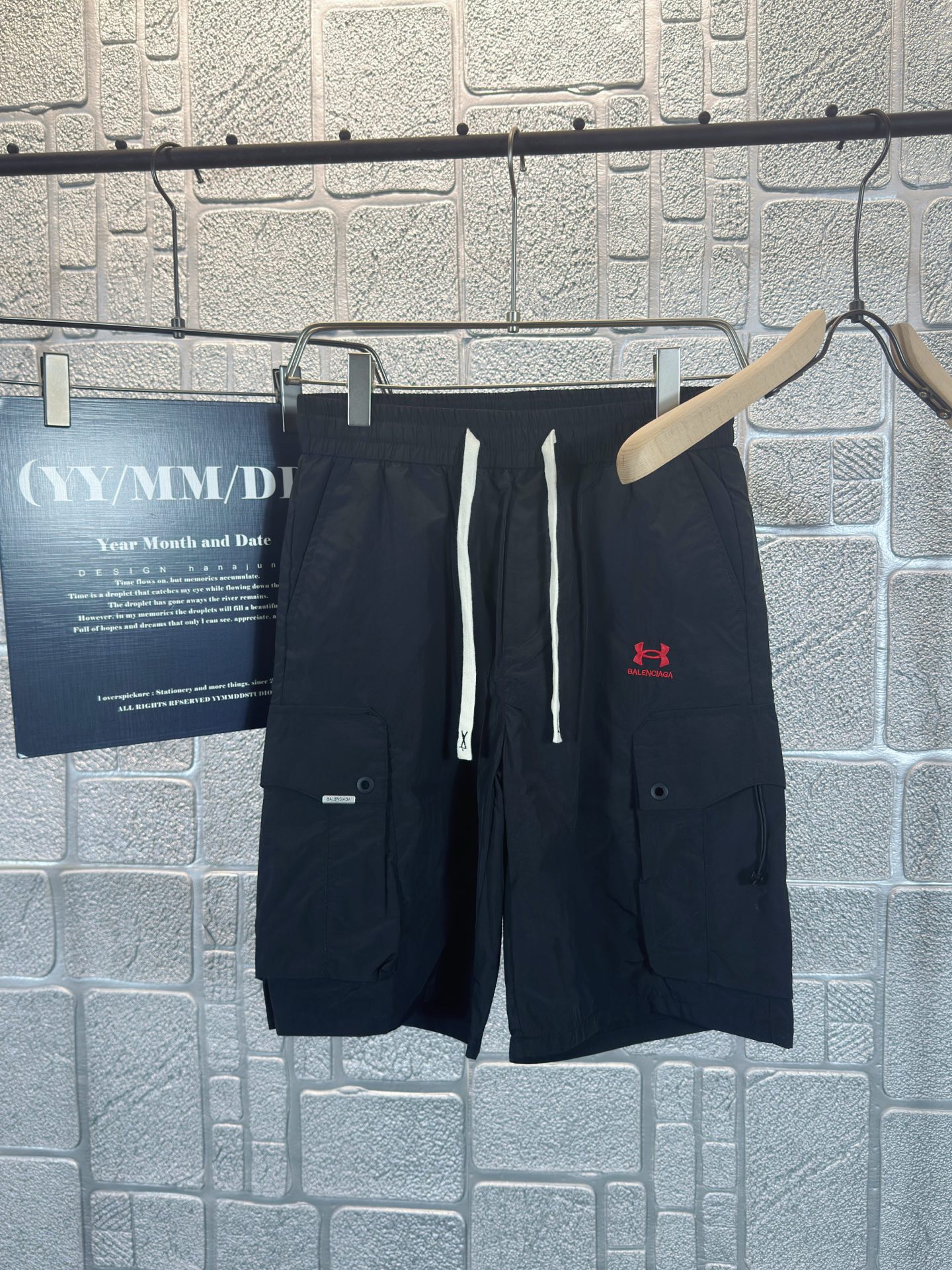 NO:454942,Balenciaga Ba* 2025 spring and summer new casual shorts!  The official website is released simultaneously. Customized brand classic logo, customized fabric, excellent comfort, strong hand touch. Extremely recognizable, perfect quality craftsmanship. Three colors Size: M-4XL, balenciaga, shorts, alexander wang19860909巴黎世家 Ba* 2025春夏新款休闲短裤！官网同步发售.定制品牌经典LOGO,定制面料,舒适度极好,手触感强烈.辨识度极高,完美品相工艺.三色 尺码:M-4XL,,balenciaga,shorts,alexander wang,Men's clothing