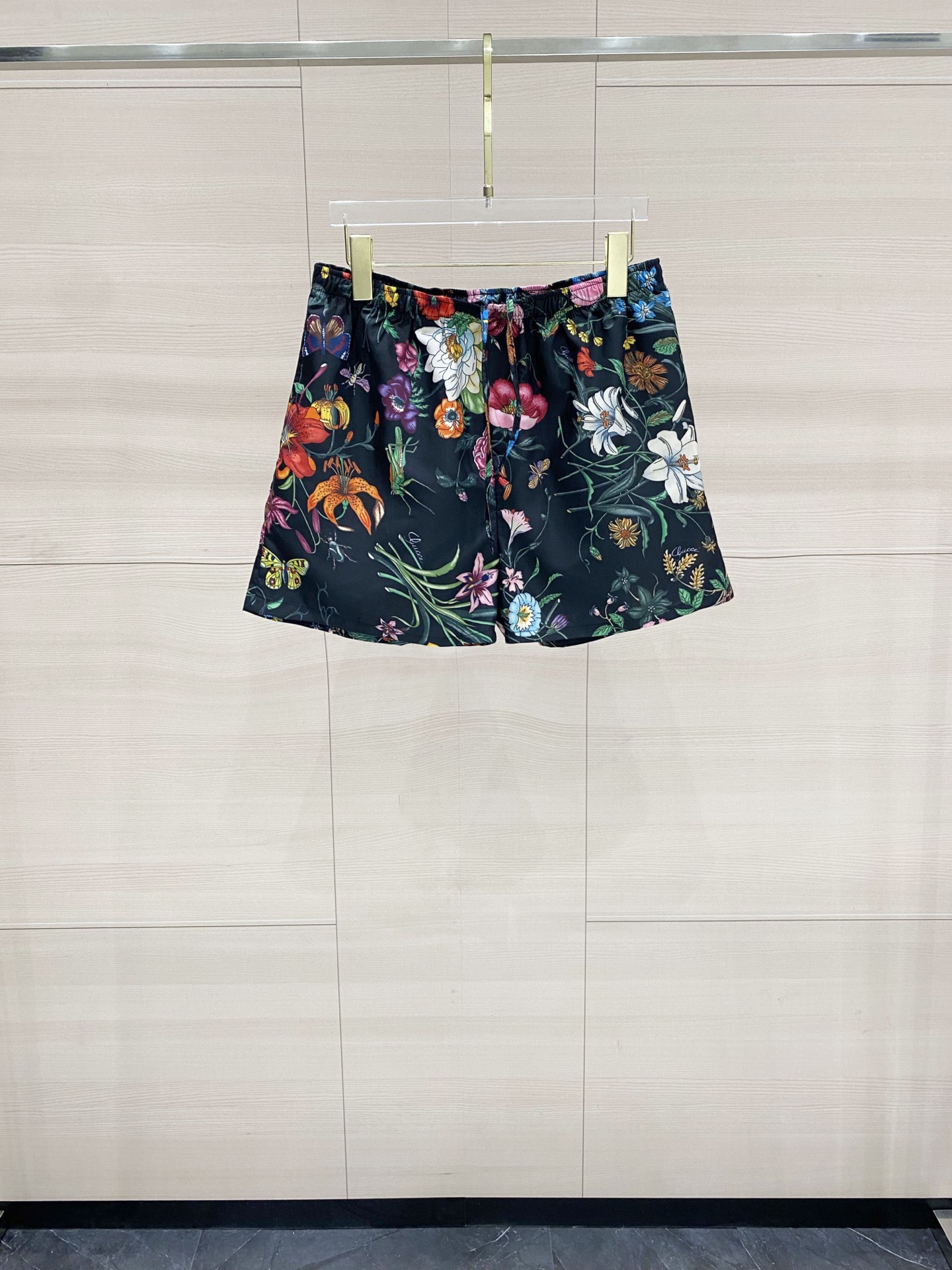 P175 Gucci Gu 26ss Nuevo pantalón corto de seda de morera con estampado completo de flores y plantas, corte holgado, pa…