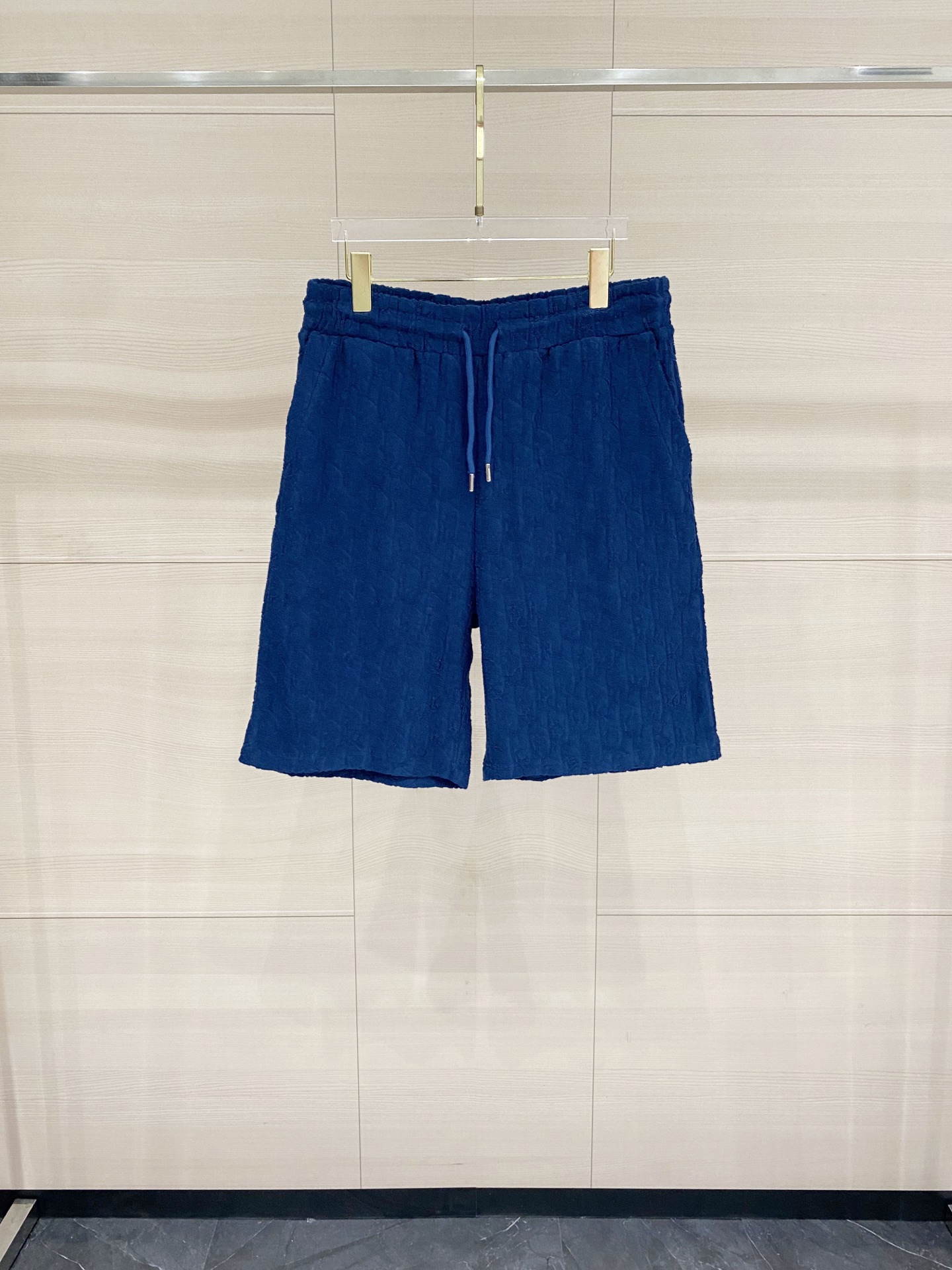 Los nuevos shorts de felpa de algodón P150 Dior 25ss azul marino están decorados con un estampado jacquard del mismo to…