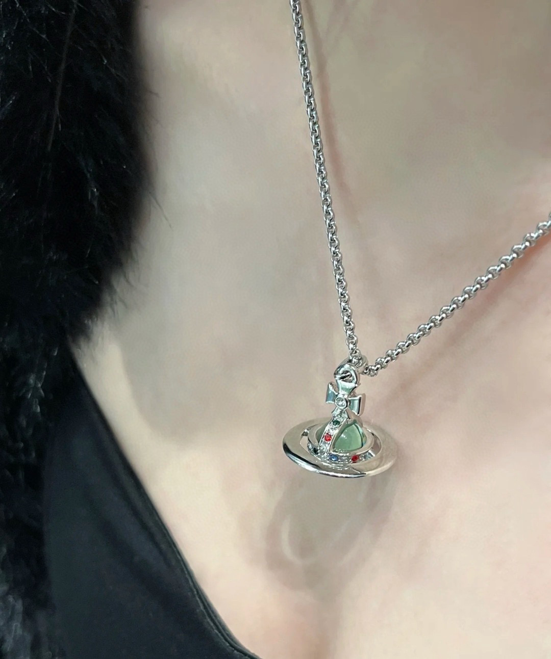 西太后 vivienne中号项链
闭眼‮准入‬没错！纯‮王粹‬冠球‮经是‬典的象征，闪‮土耀‬星环勾‮
