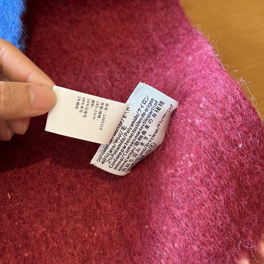 Loewe罗意威新品渐变羊毛马海毛围巾️斯德哥尔摩的温暖色彩第一眼便爱上超高颜值梦幻配色️Loewe的围