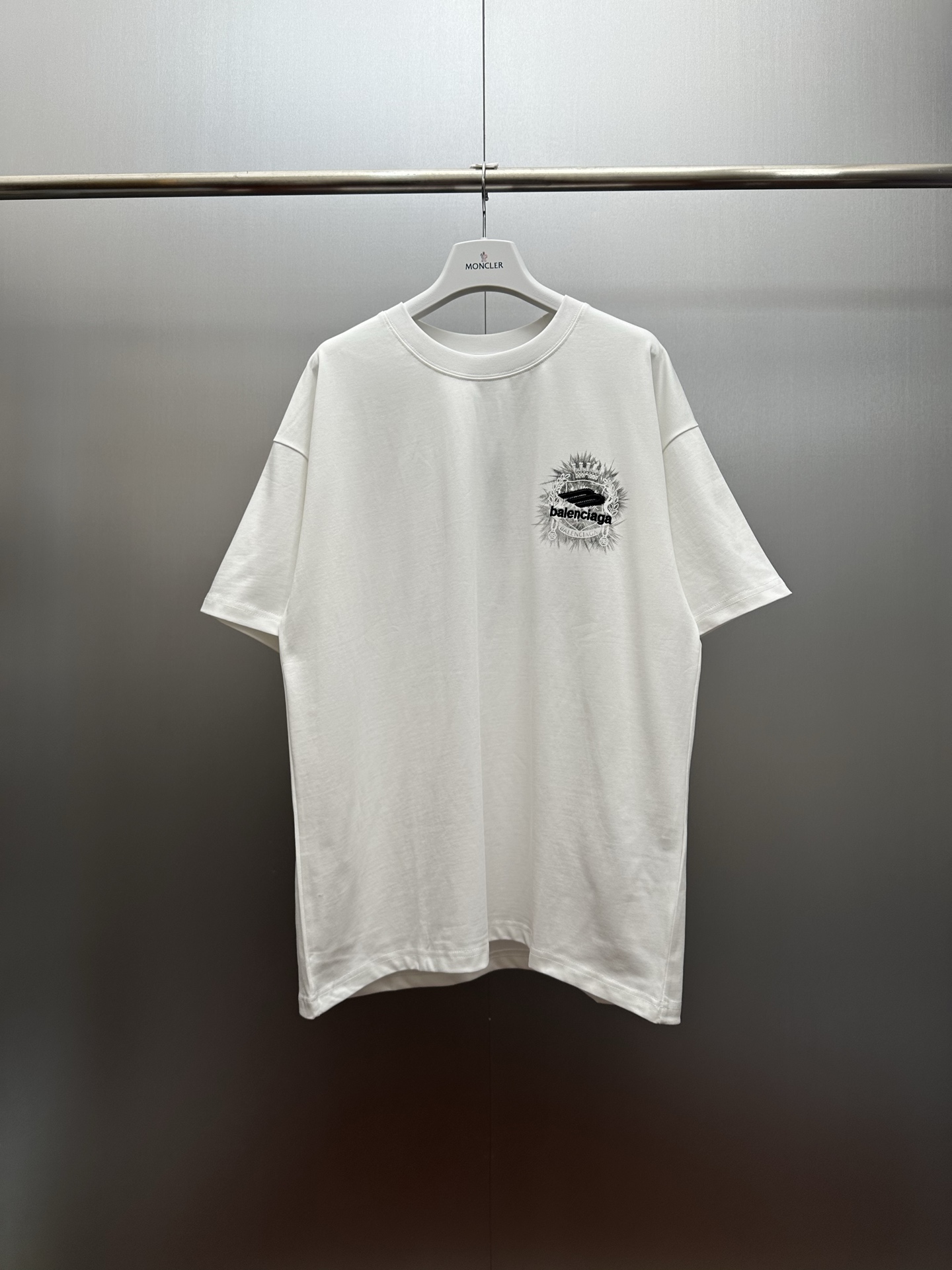 P95 Camiseta blanca Balenciaga/París con estampado, nueva camiseta blanca de manga corta de Balenciaga, ¡es un impresci…