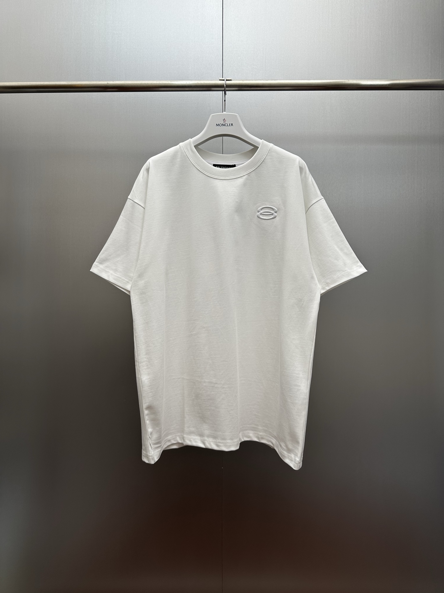 P95 Camiseta blanca Balenciaga con estampado en relieve, tejido pesado de 320 gramos, nueva camiseta blanca de manga co…