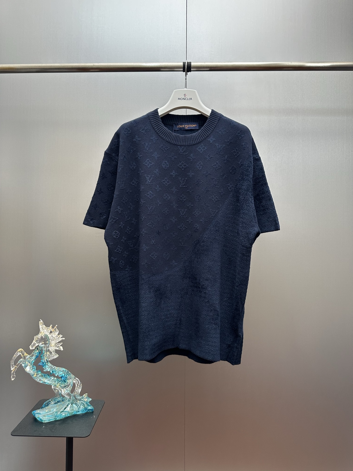 P185 LOUIS VUITTON 25SS Camisa de cuello redondo y manga corta en jacquard. Auténtico 15100 comprado y desarrollado, 60…