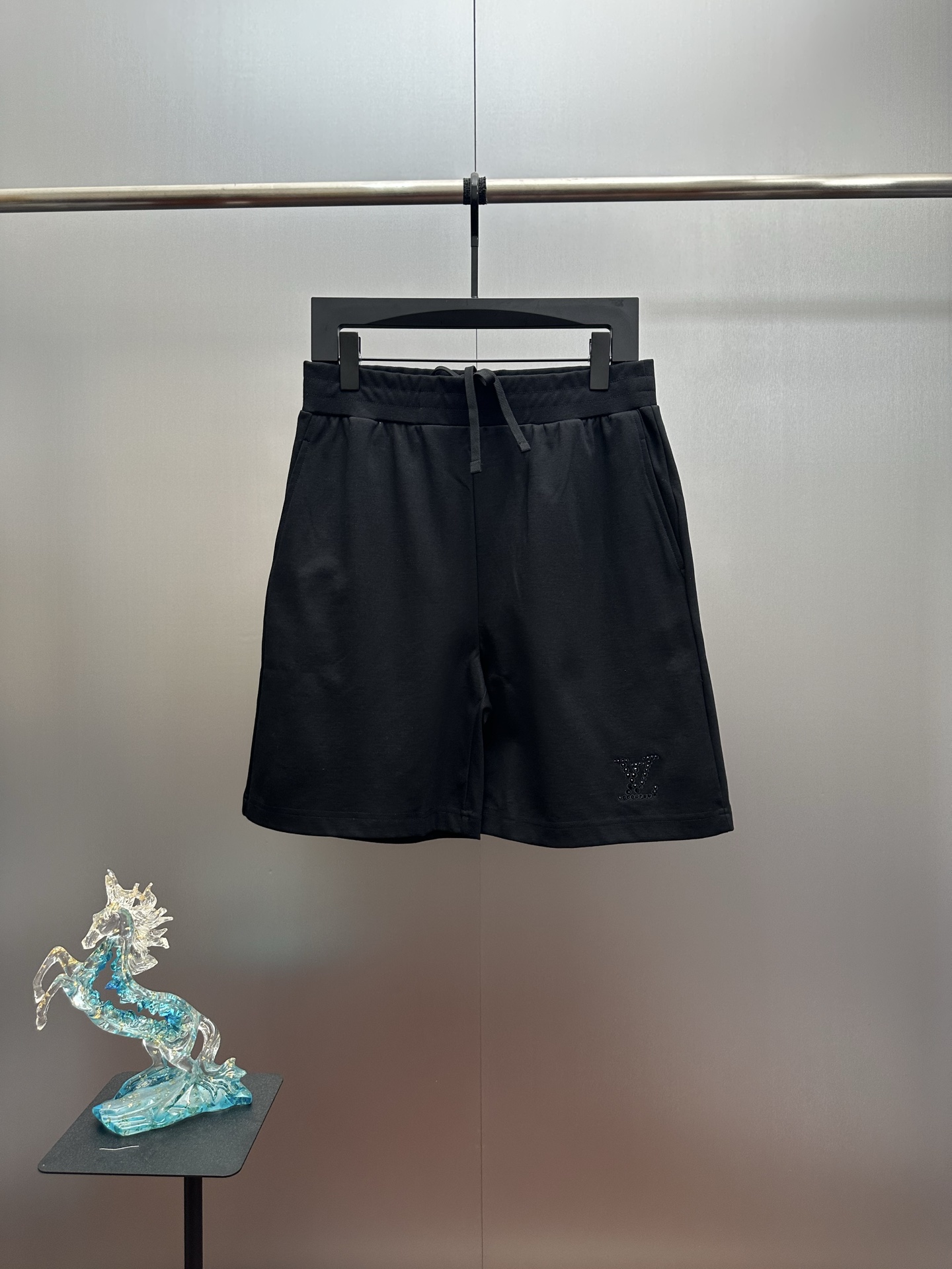 P150 Pantalones cortos de punto decorativos LOUIS VUITTON 25SS, comprados por NT$9300, mezcla de algodón hielo y oxígen…