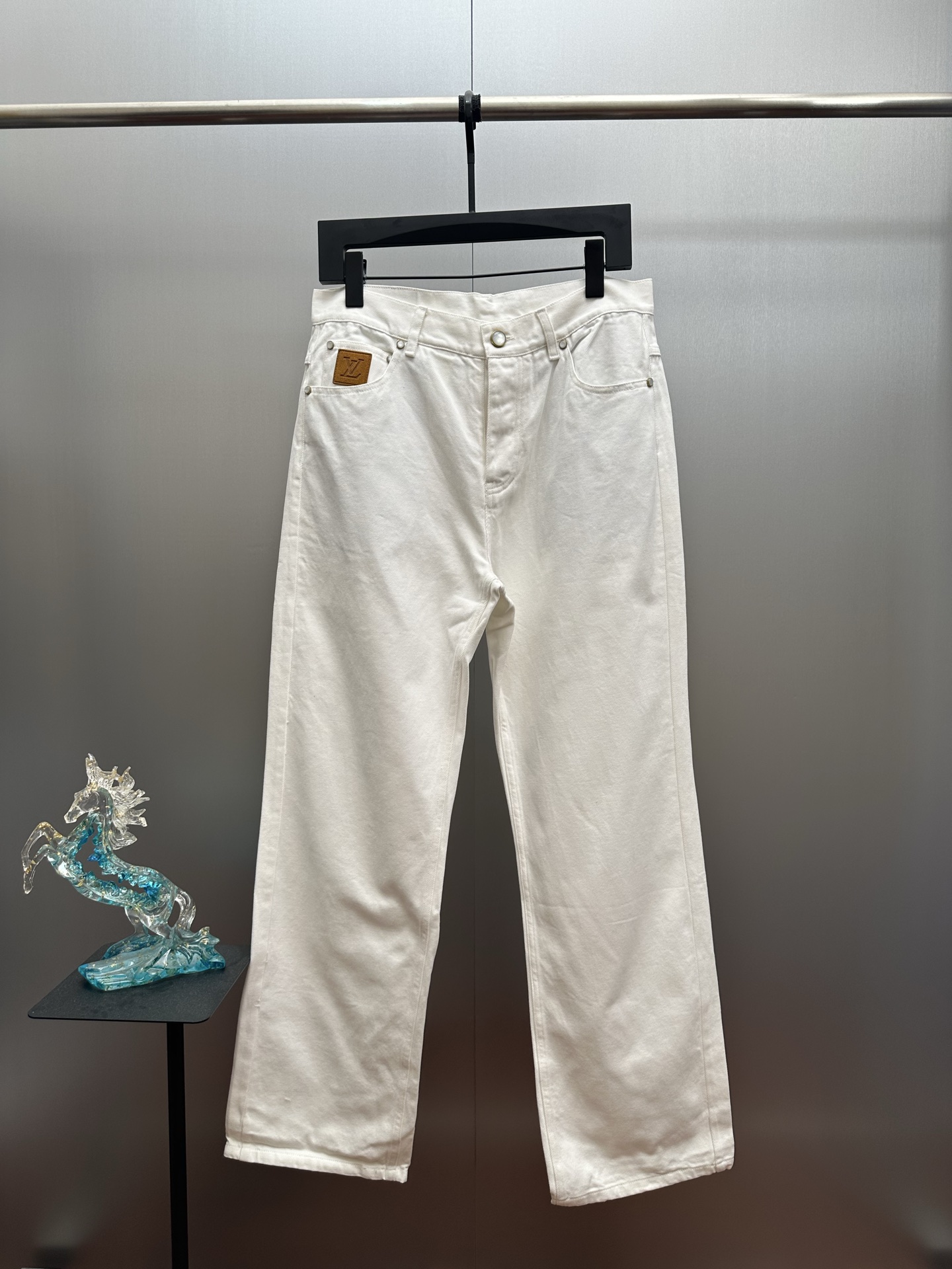 P220 Vaqueros estilo skate bordados LOUIS VUITTON 25SS, comprados por NT$9300, genuino, tela de mezclilla de algodón 10…
