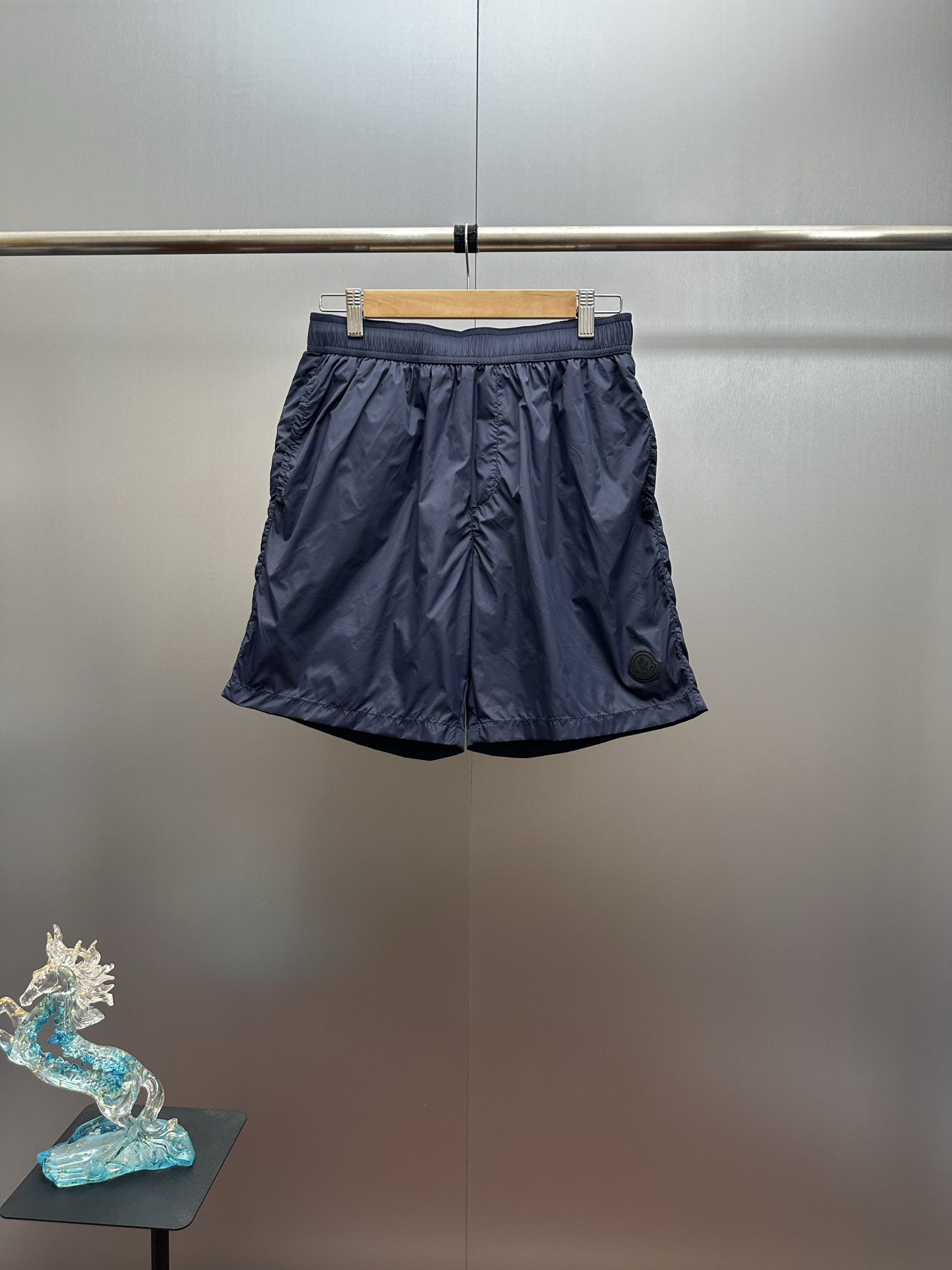 🔥P90@Pantalones cortos casuales de secado rápido Moncler de color liso, rectos, para verano, con logotipo negro impres…