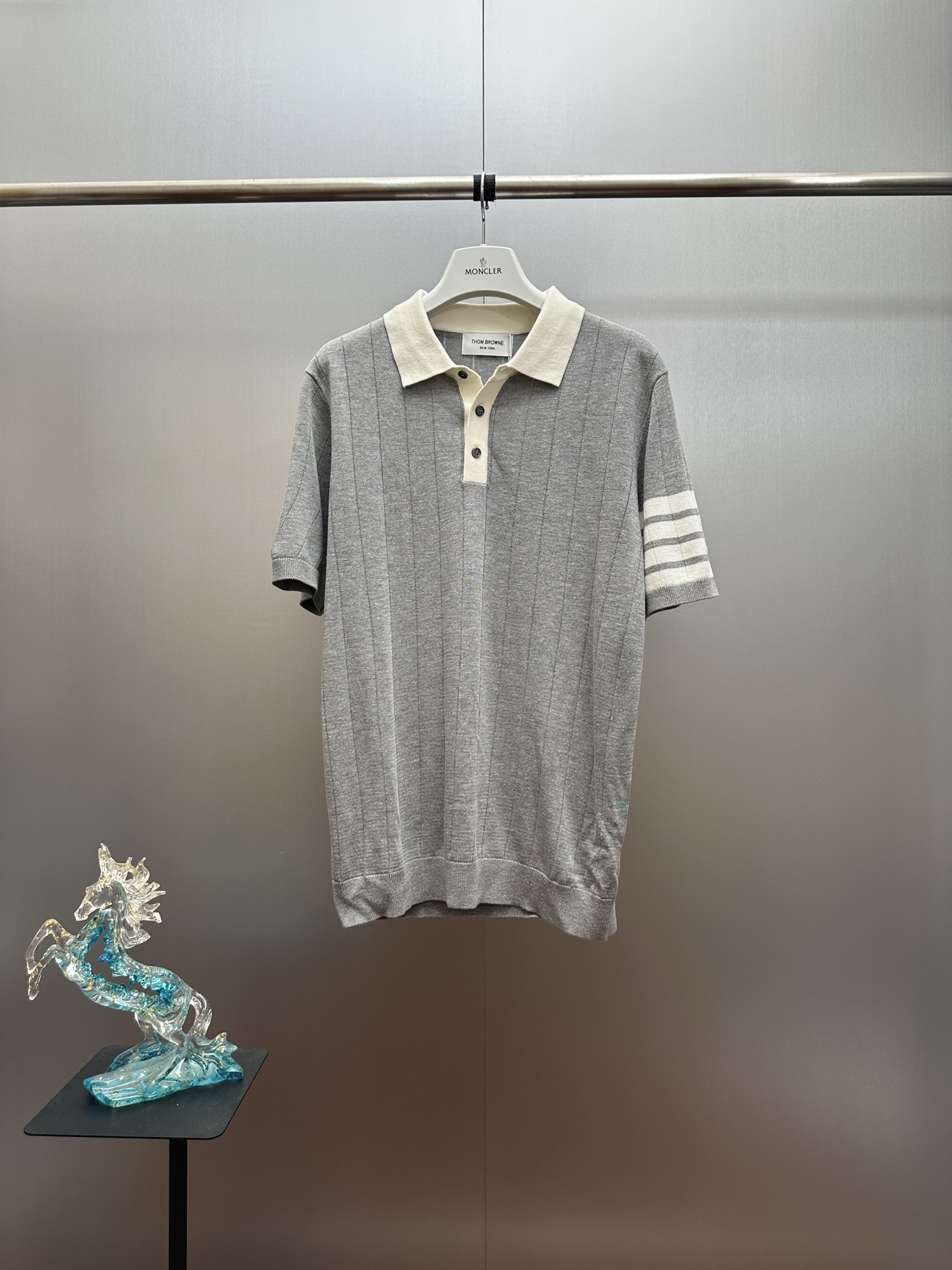 🔥P165@Thom Browne/Tb·Tom Polo clásico de punto con cuatro rayas Thom Browne Polo clásico de punto con cuatro rayas, co…