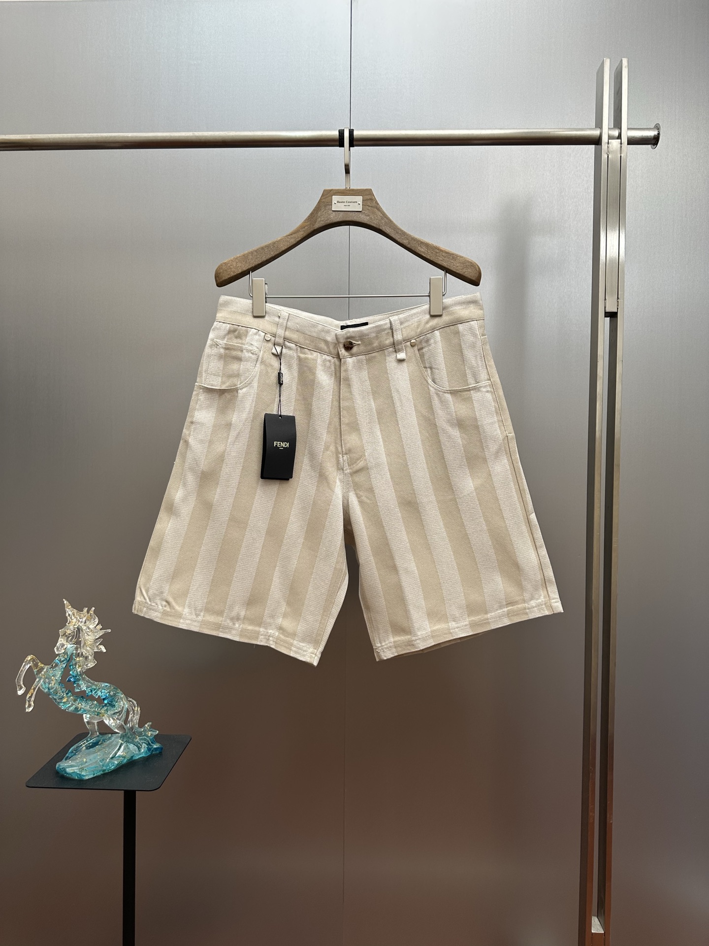 🔥P215@FENDI Pantalones cortos casuales de cinco bolsillos con rayas verticales, réplica 1:1 de la misma fuente de la b…