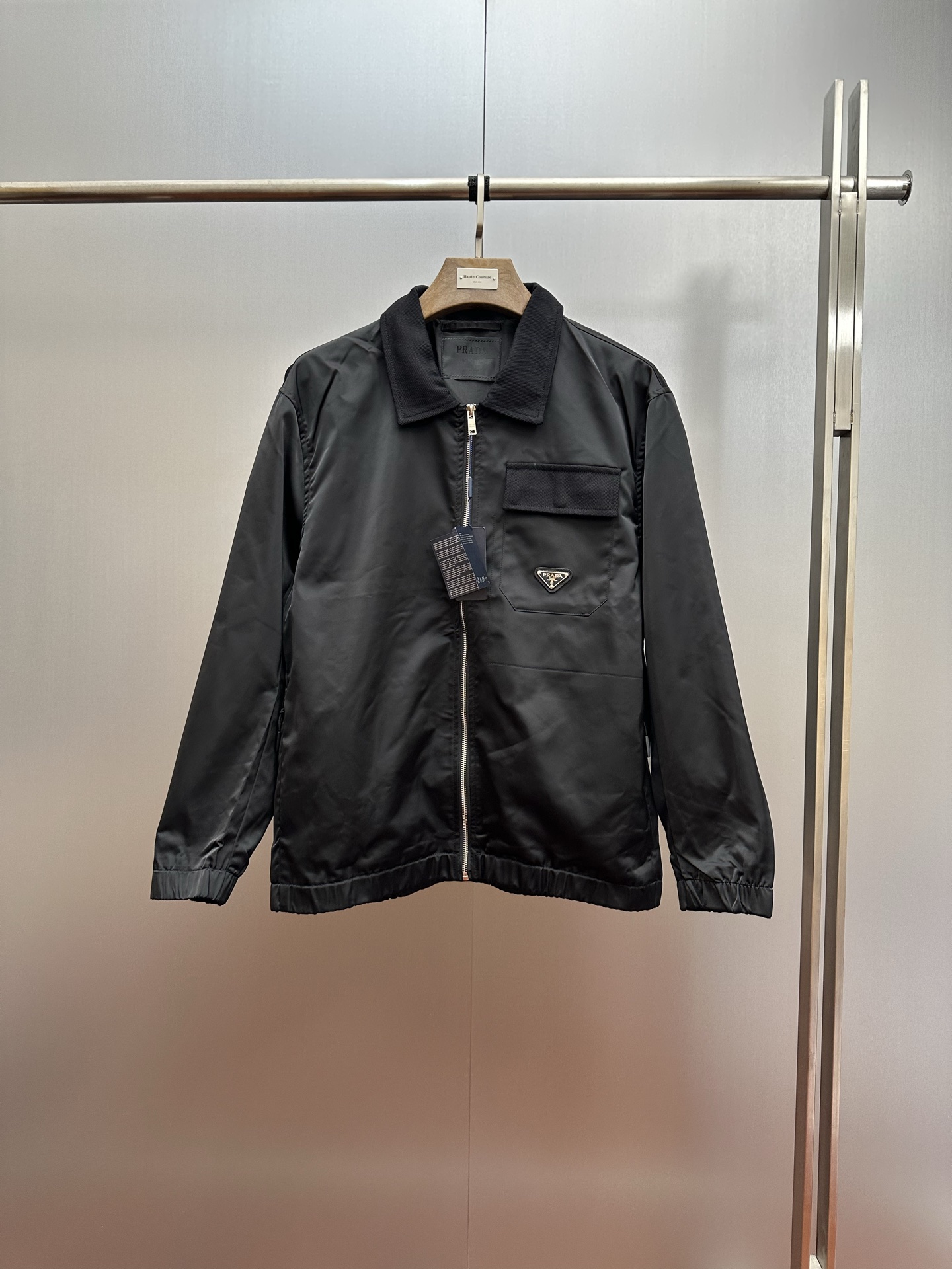 🔥P265@PRADA➡️Prada 25SS otoño nueva chaqueta con cuello cuadrado, mismo estilo para hombres y mujeres, logotipo de tri…
