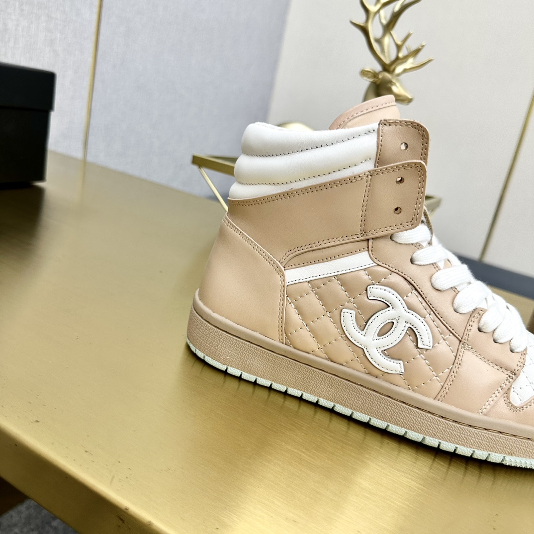 香奈儿AJコラボ 高版頭層牛皮ハイカットスニーカー