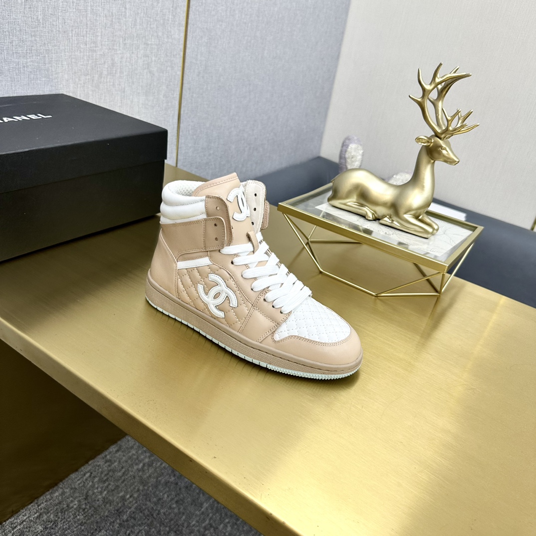 香奈儿AJコラボ 高版頭層牛皮ハイカットスニーカー