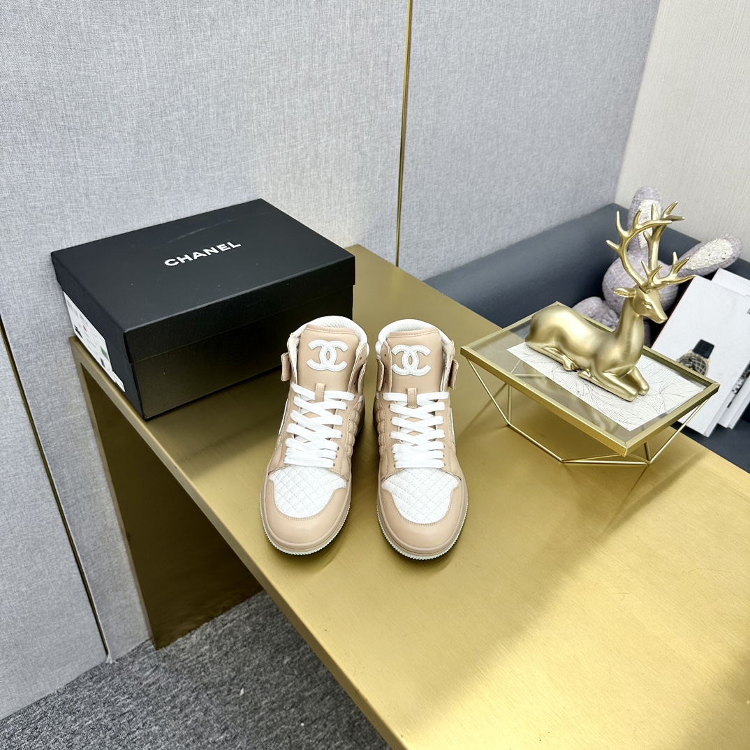 香奈儿AJコラボ 高版頭層牛皮ハイカットスニーカー