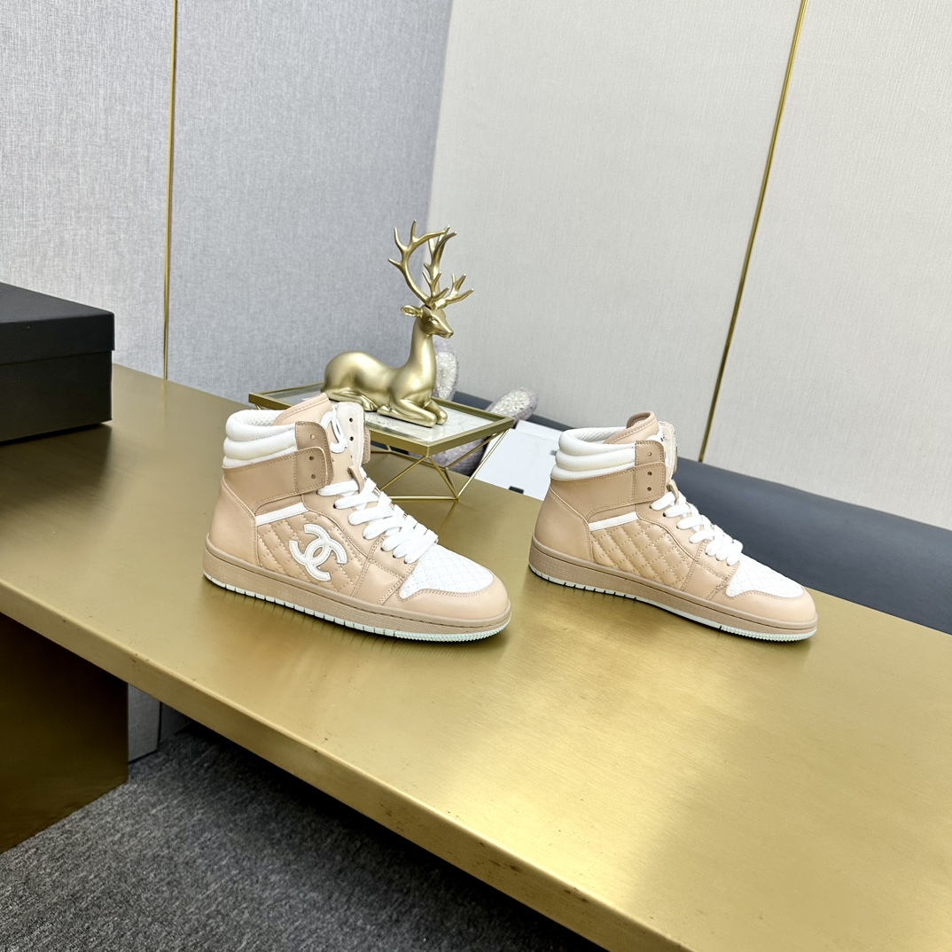 香奈儿AJコラボ 高版頭層牛皮ハイカットスニーカー