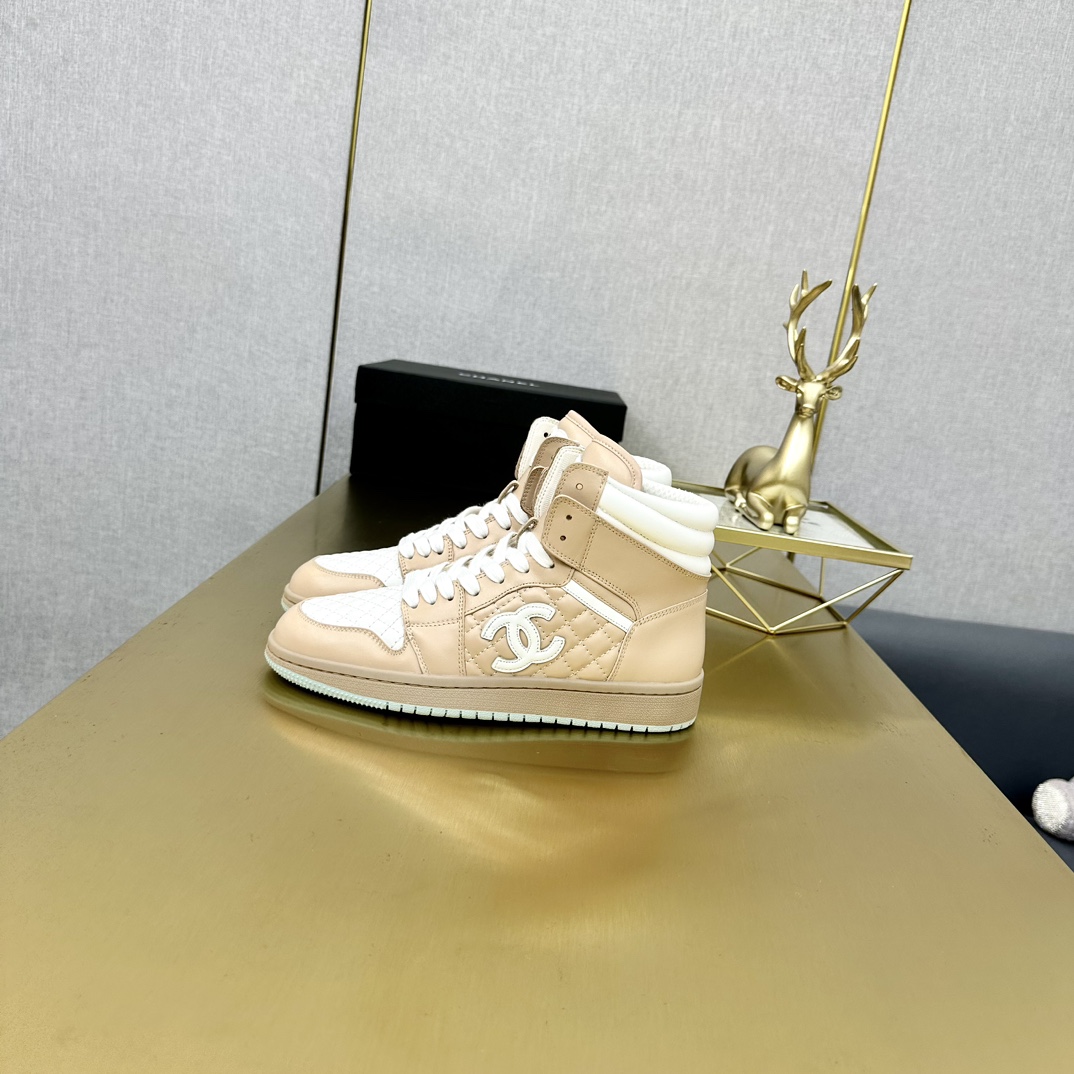 香奈儿AJコラボ 高版頭層牛皮ハイカットスニーカー