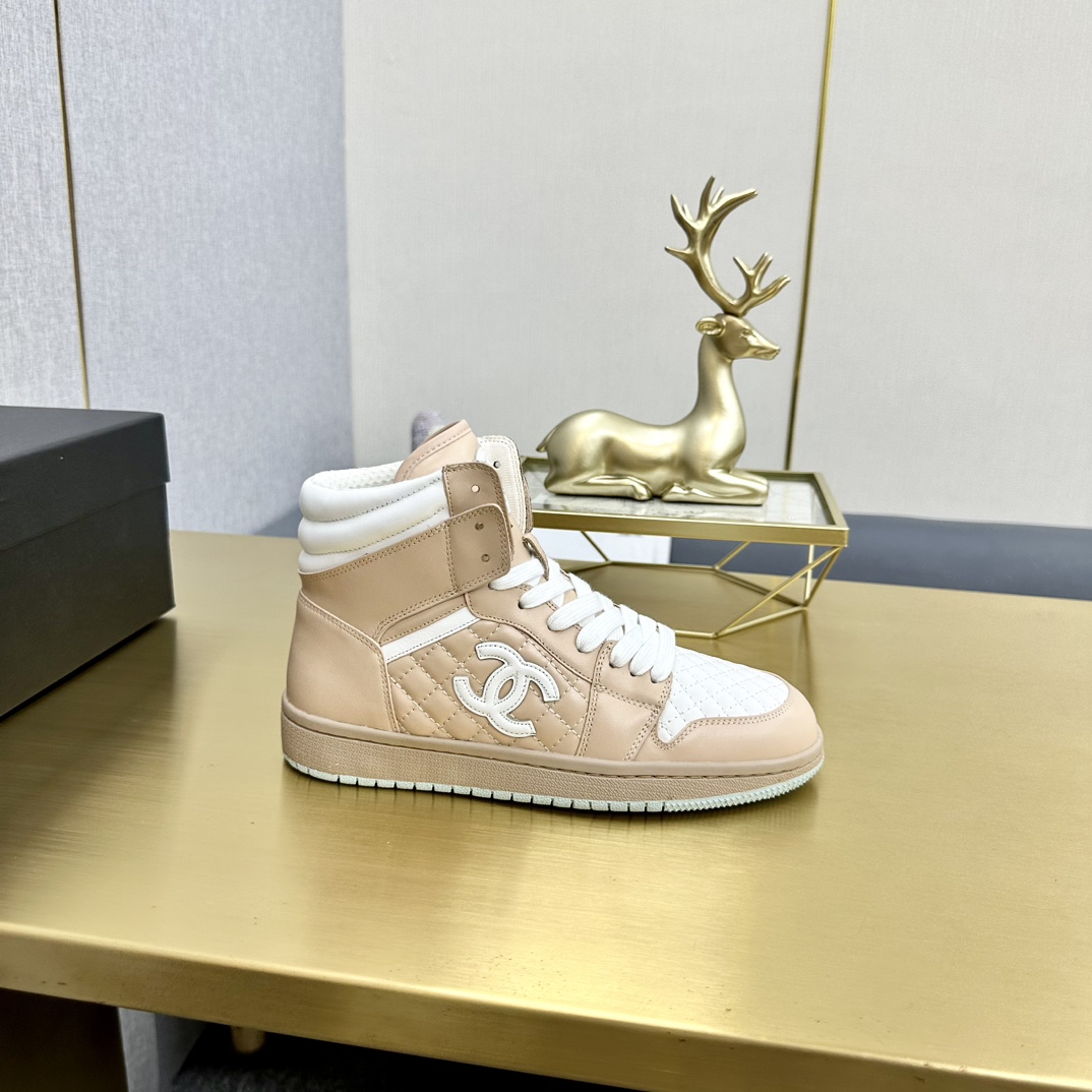 香奈儿AJコラボ 高版頭層牛皮ハイカットスニーカー
