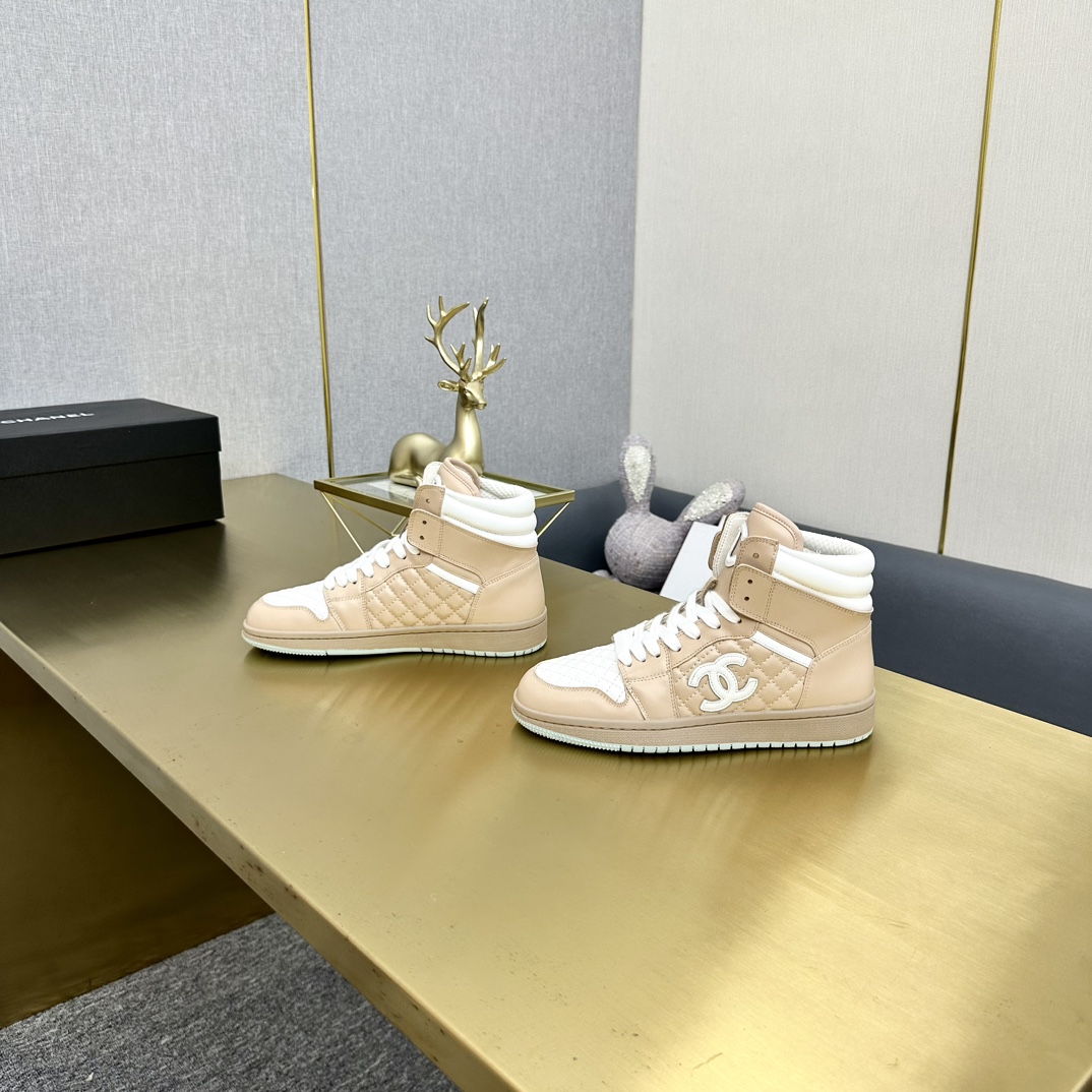 香奈儿AJコラボ 高版頭層牛皮ハイカットスニーカー