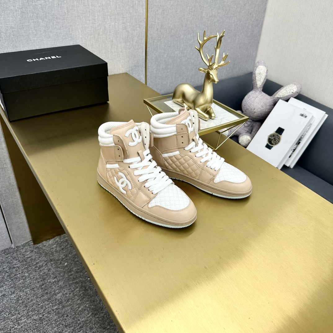 香奈儿AJコラボ 高版頭層牛皮ハイカットスニーカー