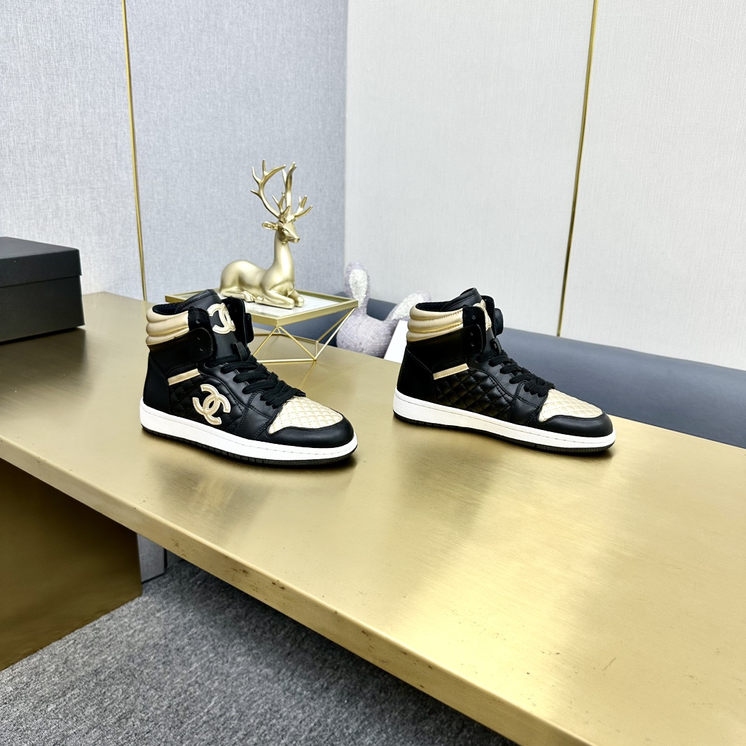 香奈儿AJコラボ 高版本頭層牛皮ハイカットスニーカー