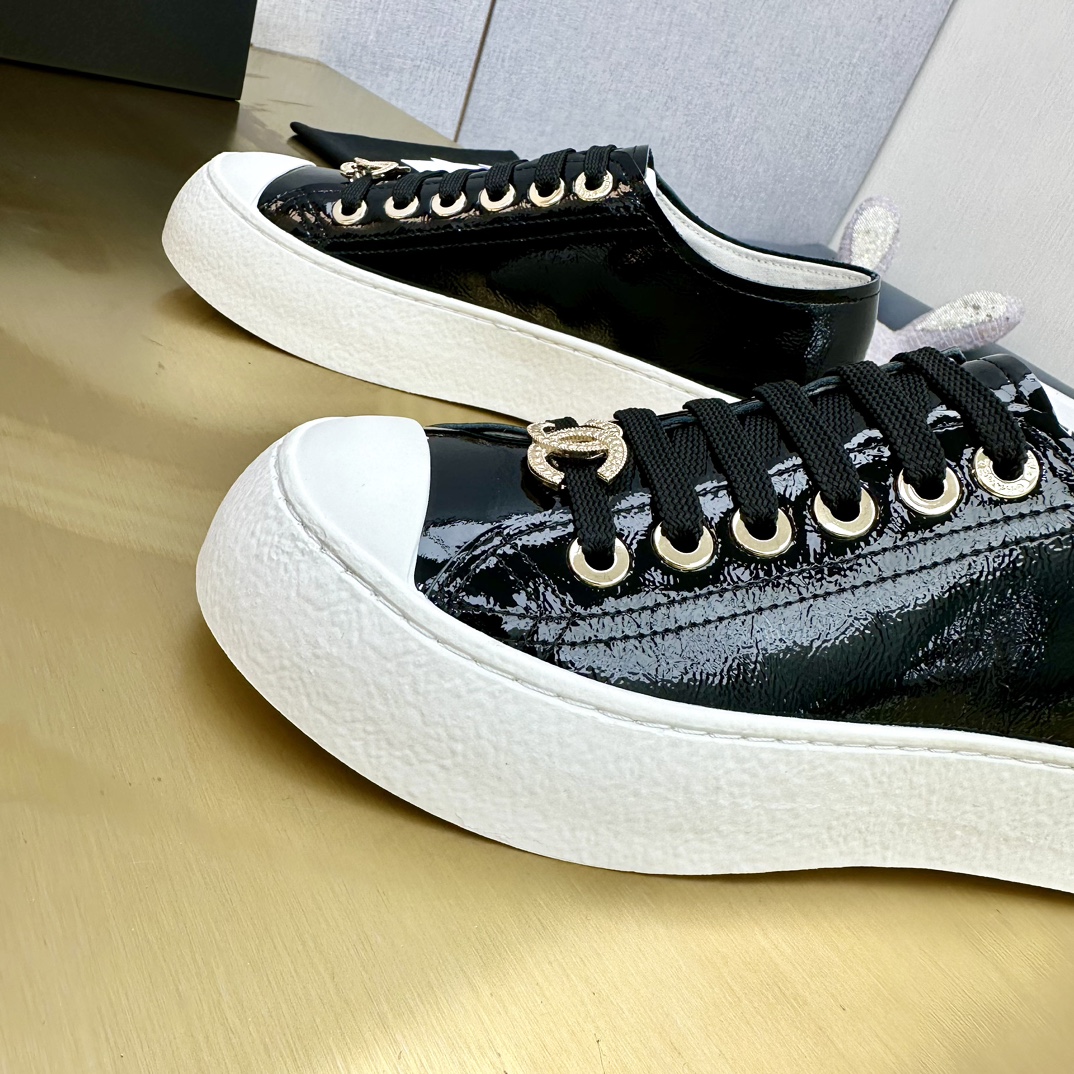 Chanel香奈儿 2024春夏版 クラシックデザインのスニーカー