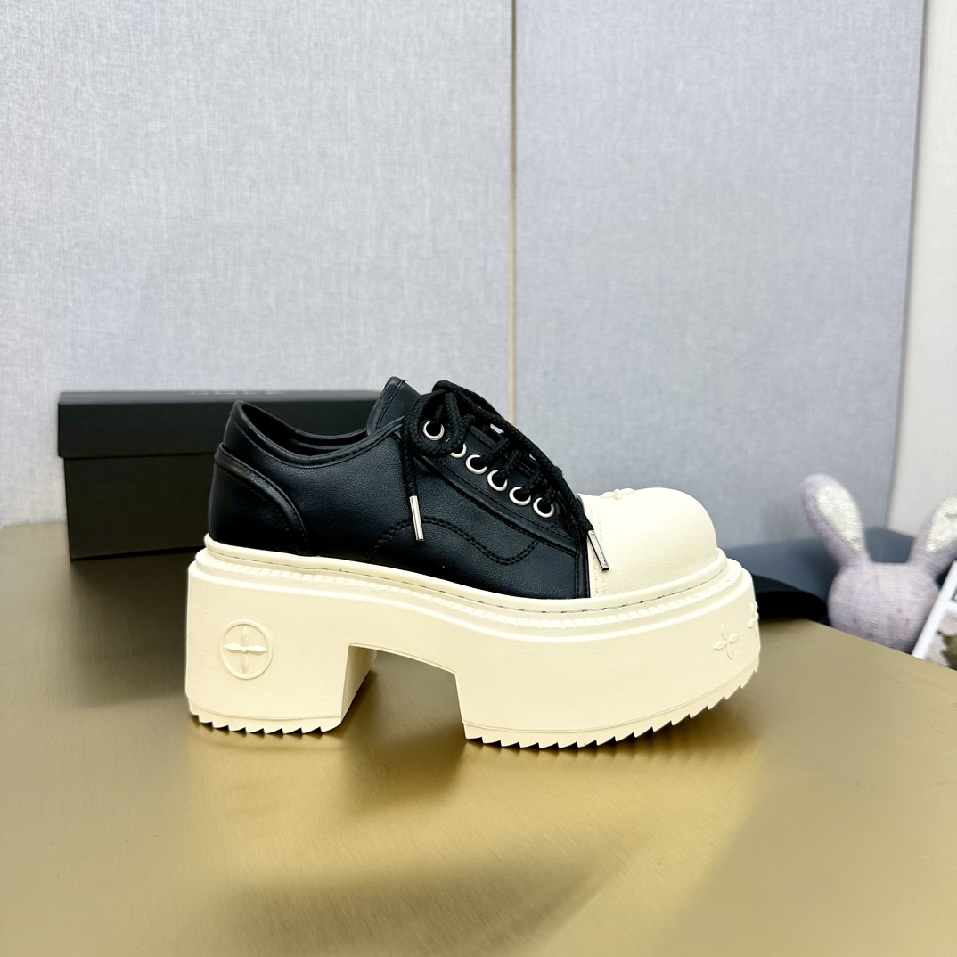 NO:381974,Top version!  !  !  The latest popular crossbow, thick sole, casual, versatile, minimalist style, the new work inherits the popular elements of many brands, and is bound to be very popular - canvas casual shoes, super cool, dark and versatile style, made of high-density breathable cowhide, canvas, equipped with moderately comfortable thick sole, details also ensure that they are safe and easy to move. Original imported customized high-density canvas fabric, imported breathable canvas material, original sole open molded crossbow molded rubber outsole, sole thickness 7.5CM: women's model 35-40, casual shoes/sports shoes, sneakers, cowhide19860909顶级版本！！！ 矮子乐 最新火爆款十字花 厚底 休闲 百搭的极简风国潮,新作继承了诸多品牌制胜的流行元素,势必大热—帆布休闲鞋 超级酷 黑暗百搭风 采用高密度透气牛皮 帆布而成,配有高度适中的舒适厚底,细节还确保穿着稳妥不易移位 面料原版进口定制高密度帆布面料  内里进口透气帆布材质  鞋底原版开模十字花成型橡胶大底 底厚7.5CM Size:女款35-40,休闲鞋/运动鞋,sneakers,cowhide,Women's Shoes