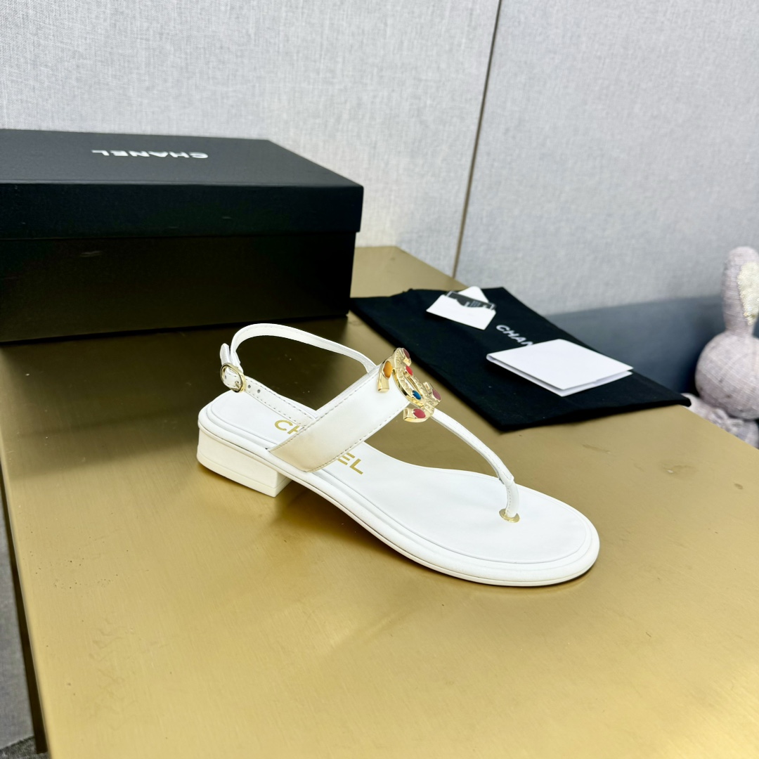 NO:234874,Top version Chanel Chanel 24P catwalk clip-toe slippers, sandals Super beautiful and high-end pair of summer slippers, the cloth is younger and more fashionable than leather. It is too friendly to girls to wear, and it is a perfect height-enhancing tool! The upper is original customized fabric/calf leather inner sheepskin water table/outsole original mold opening, genuine leather outsole size 35-39 (customized by 40/41), split-toe shoes, chanel, chanel, sandals, slippers, cowhide, sheepskin, Leather soles19860909顶级版本 chanel香奈儿小香24P走秀款夹趾拖鞋,凉鞋 超级无敌美且增高的一双夏日拖鞋,布面比皮质更年轻时髦些.上脚对女生太友好,妥妥的增高神器! 鞋面原版定制布面/小牛皮 内里羊皮 水台/大底原版开模,真皮大底 码数35-39(40/41订做）,分趾鞋,chanel,chanel,sandals,slippers,cowhide,sheepskin,Leather soles,Women's Shoes