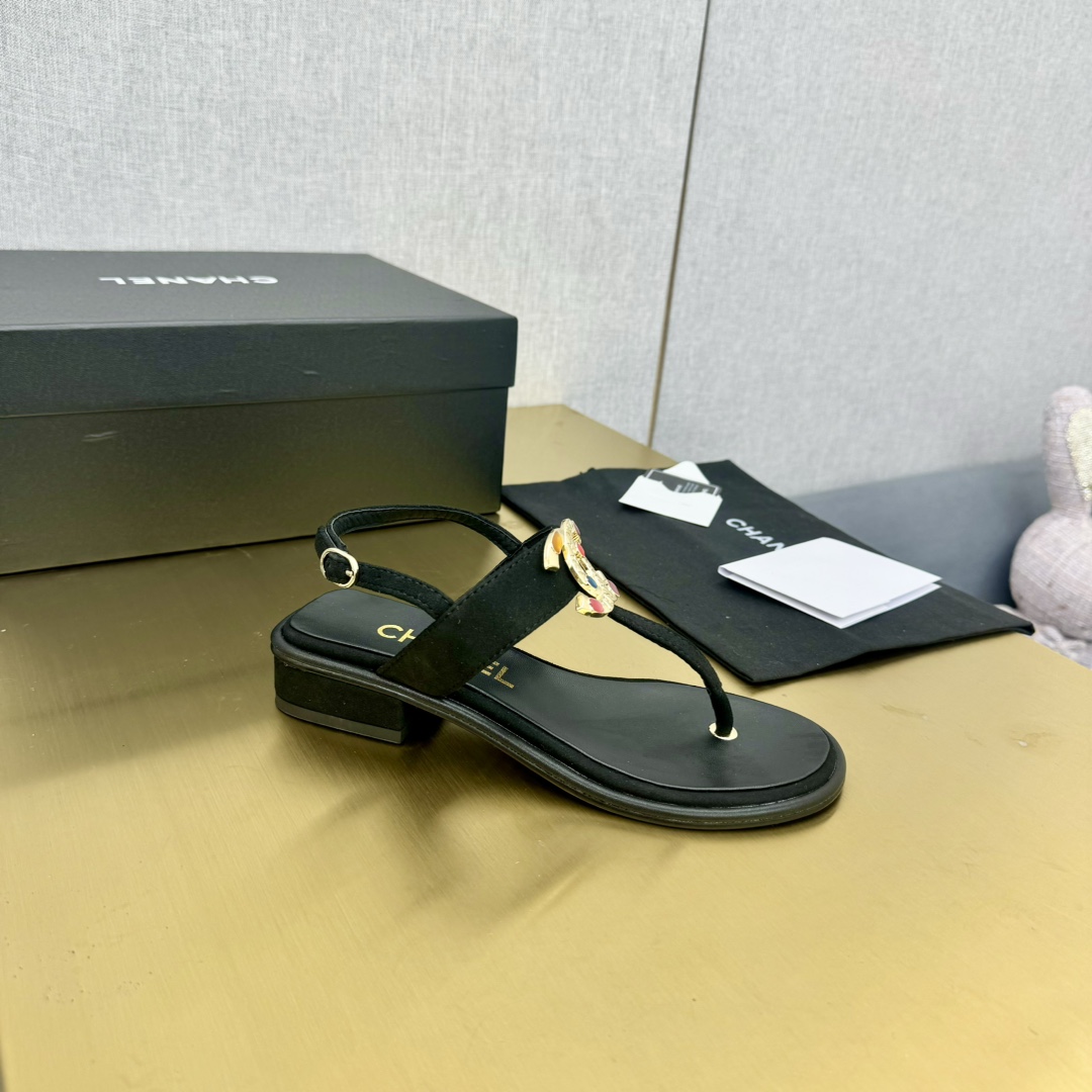 NO:234876,Top version Chanel Chanel Xiaoxiang 24P catwalk clip-toe slippers, sandals Super beautiful and high-end pair of summer slippers, the cloth is younger and more fashionable than leather. It is too friendly to girls to wear, and it is a perfect height-enhancing tool! Original custom fabric / calfskin inner sheepskin water table / outsole original mold opening, genuine leather outsole size 35-39 (40/41 custom made, split-toe shoes, chanel, chanel, sandals, slippers, cowhide, sheepskin, Leather soles19860909顶级版本 chanel香奈儿小香24P走秀款夹趾拖鞋,凉鞋 超级无敌美且增高的一双夏日拖鞋,布面比皮质更年轻时髦些.上脚对女生太友好,妥妥的增高神器! 鞋面原版定制布面/小牛皮 内里羊皮 水台/大底原版开模,真皮大底 码数35-39(40/41订做,分趾鞋,chanel,chanel,sandals,slippers,cowhide,sheepskin,Leather soles,Women's Shoes