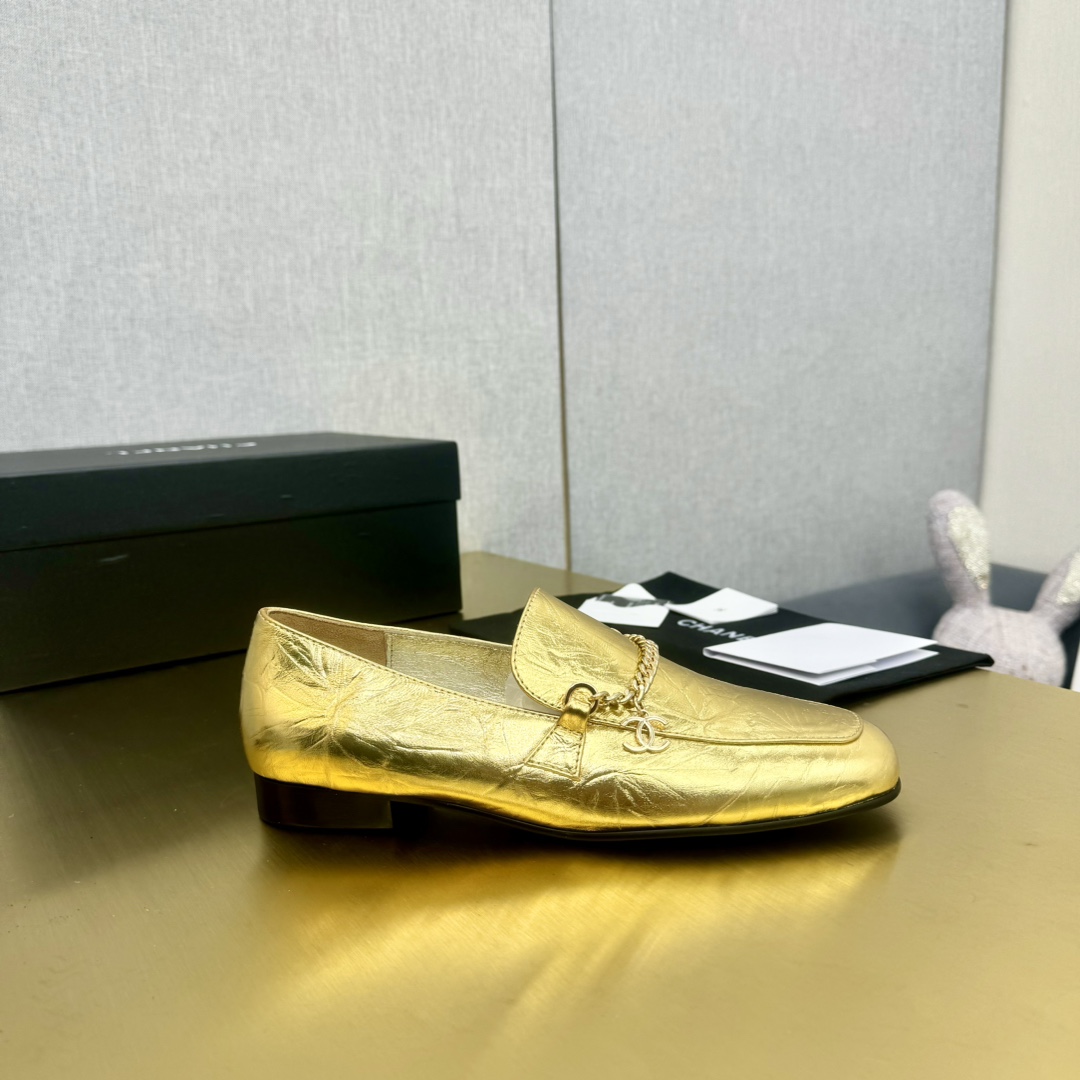 NO:234882,| 4 * Chanel hits!  Counter [authentic level] version!  Water table thick-soled thick heeled loafers. Upper: calf patent leather footbed: imported satin cowhide outsole: original Italian leather outsole heel height: size 35-39 (34 40 41 customized) Counter synchronous gift box packaging!  , single shoes, chanel,loafers,cowhide,silk fabric,Leather soles19860909| 4  * 香奈儿大爆款！专柜【正品级】版本！水台厚底粗跟增高乐福鞋. 鞋面: 小牛漆皮 垫脚:进口绸缎牛皮 大底:原版意大利真皮大底 跟高: 码数35-39(34 40 41 定做) 专柜同步礼盒包装！,单鞋,chanel,loafers,cowhide,silk fabric,Leather soles,Women's Shoes