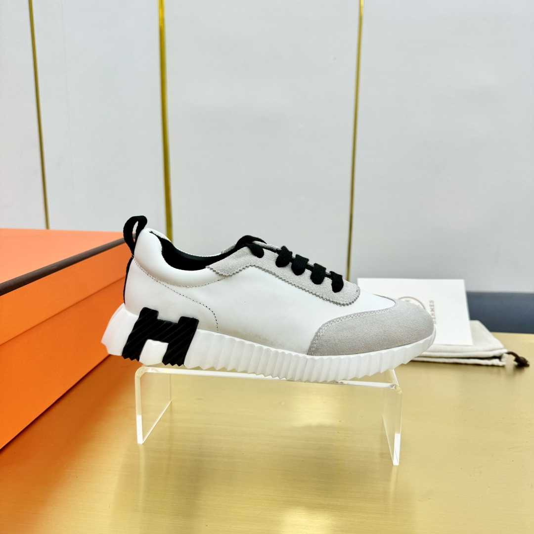 NO:402903,High-version Men's 10 'Private Top Version' …Hermes Hermes Spring and Summer New Couple Sports and Leisure Shoes Series……Classic Sports Style + British Color Block Design, Classic and Beautiful!  The original inverted mold last is the ultimate 1:1 shape, and the imported high-end umbrella cloth presents a delicate texture!  Customized A-level high-definition private mold bottom with luxurious packaging!  - Unparalleled quality, fabric custom sheepskin beef slim inside custom sheepskin foot pad sheepskin injection molding, large sole original open mold light bubble two-color bottom packaging original full set of packaging sizes for women 35-40 men 40-44 (female 40.41 men 39.44 customized) color official website synchronous update, casual shoes/sports shoes, hermes, hermes, sneakers, sheepskin, umbrellas19860909高版本 男10  《私家顶级版本》 ……爱马仕Hermes春夏新款情侣运动休闲鞋系列…… ……经典运动风格+英伦拼色设计,经典耐看！原版倒模楦型,极致1:1形体,进口高端雨伞布呈现出精致质感！开模定制A级高密私模大底,奢华包装！ -无二品质, 面料定制羊皮牛猄 内里定制羊皮 垫脚羊皮注塑成型 大底原版开模轻泡双色底 包装原版全套包装 码数 女35-40 男40-44（女40.41男39.44定制） 颜色官网同步更新,休闲鞋/运动鞋,hermes,hermes,sneakers,sheepskin,umbrellas,Women's Shoes