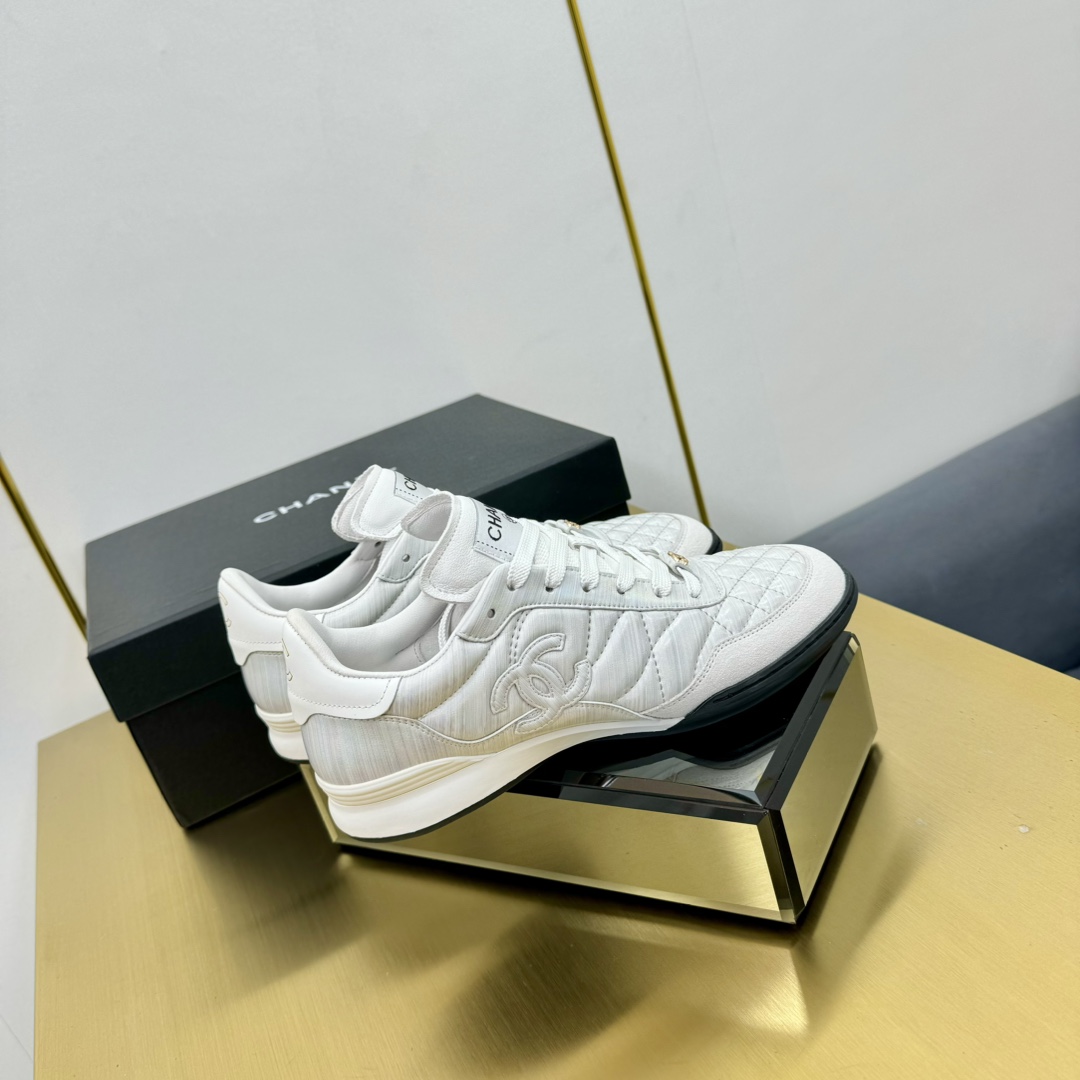 versión superior Chanel Chanel - 2024 contador modelos casuales entrenadores este diseño clásico; su