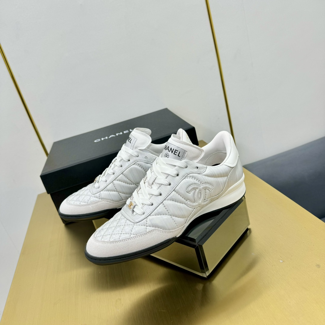 versión superior Chanel Chanel - 2024 contador modelos casuales entrenadores este diseño clásico; su