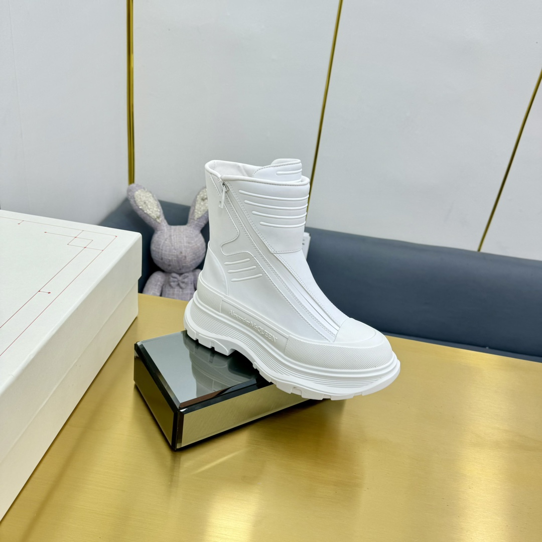 [McQueen Women