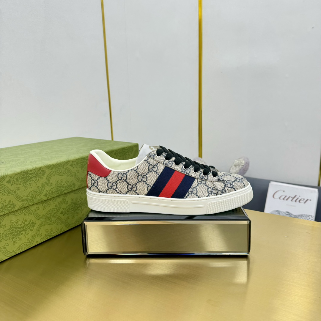 NO:491722,New version of men's top version Gucci25 early spring Gucci G home small white shoes latest popular MAC80 sports shoes couples casual retro old dirty shoes small dirty shoes small white shoes original purchase and development made goods Gucci MAC80 new popular series exquisite and compact interlocking double G logo romantically interprets the aesthetic concept of this series. The choice of off-white leather, retro inspiration is cleverly integrated into the sneaker design, rejuvenating the brand logo. Delivery counter exquisite packaging, original custom fabric imported top layer silk cowhide, inner lining original custom imported silk cowli, outsole original TPU outsole, bottom thickness 3CM Size women's 35-40 / men's 39-45, casual shoes/sports shoes, gucci, gucci, gucci, gucci, gucci, gucci, gucci, gucci, gucci, gucci, gucci, gucci, gushers, cowhide19860909新版 男 顶级版本Gucci25早春古驰G家 小白鞋最新爆款MAC80 运动鞋 情侣款 休闲 复古 做旧 脏脏鞋 小脏鞋 小白鞋 原版购入开发 做货 古驰MAC80全新爆款系列 精致小巧的互扣式双G标识浪漫诠释此系列的美学理念.选用米白色皮革,复古灵感巧妙融于运动鞋设计,焕新演绎品牌标识. 配送专柜精美包装 面料原版定制进口头层丝绸牛皮 内里原版定制进口丝绸牛里 大底原版TPU大底 底厚3CM Size女款35-40 / 男款39-45,休闲鞋/运动鞋,gucci,gucci,gucci,sneakers,cowhide,Women's Shoes