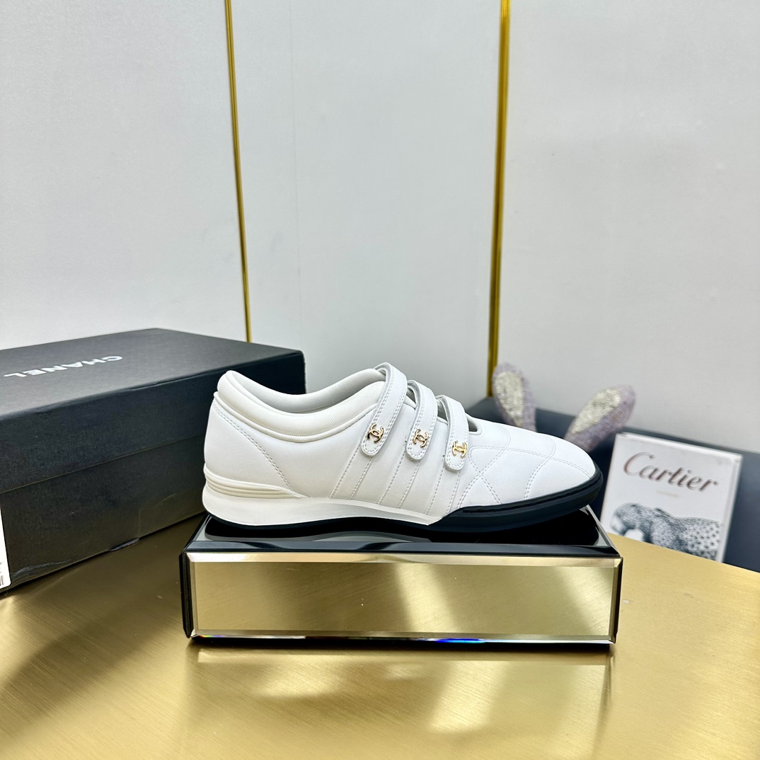 [Chanel Women