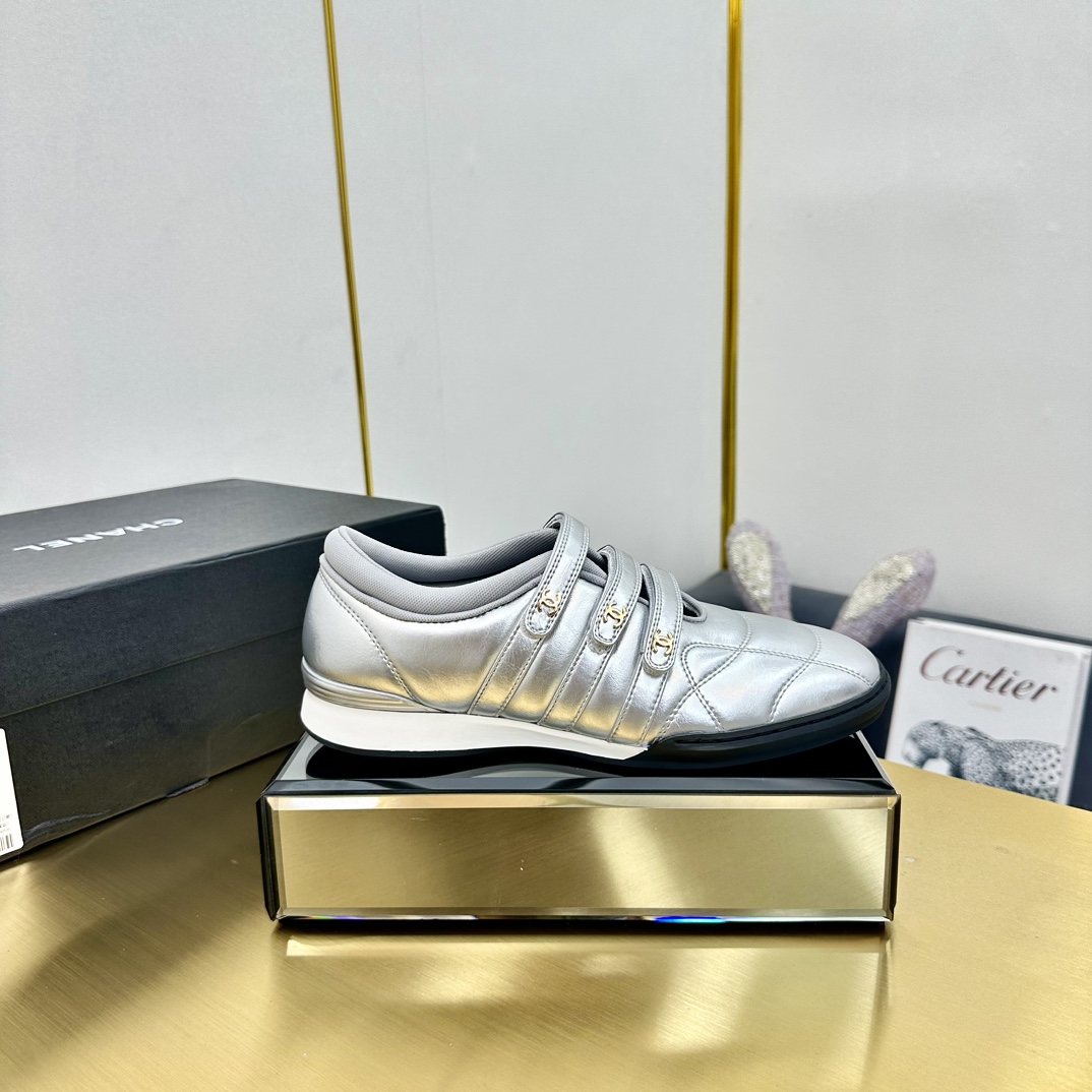 [Chanel Women