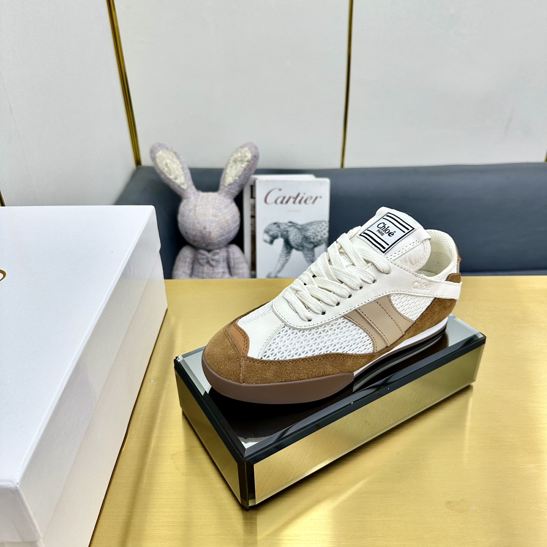 NO:222107,Net leather | 4 Chloe's new Velcro casual sports boots. Get a cool trendy boot with a very impressive appearance this season. The counter is purchased for 7,800!  Exclusive mold opening customization on the entire network, after one month of adjustment and restoration of the genuine grade, counter inspection level, the original upper is one-to-one cowhide, crystal sheepskin footbed inside, one-to-one model anti-slip double-layer thick anti-slip wear-resistant large sole!  Put on the ** artifact!  Size35-39 (40 41 customized) Full set of counter synchronous gift box packaging!  , casual shoes/sports shoes, boots, sneakers, cowhide, sheepskin19860909网 皮 | 4 克洛伊新款弹魔术贴休闲运动短靴 入手一款本季颜值爆表的酷潮靴, 专柜以7800购入！全网独家开模定制,历经1个月调整还原正品级,专柜验货级别 鞋面原版一比一定制牛皮,内里水晶羊皮垫脚,一比一楷模防滑双层加厚防滑耐磨大底！穿上**神器！ Size35-39( 40 41 定做) 全套专柜同步礼盒包装！,休闲鞋/运动鞋,boots,sneakers,cowhide,sheepskin,Women's Shoes